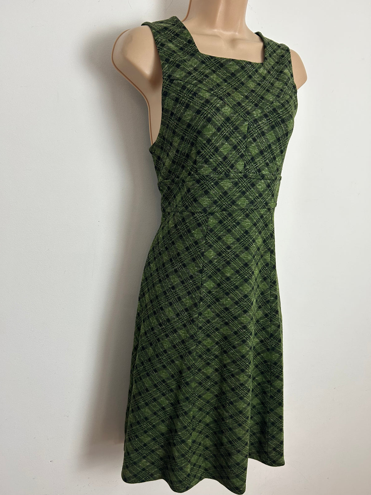 Vintage 1960s Size 10 Green & Black Tartan Check Jersey Mod Shift Dress