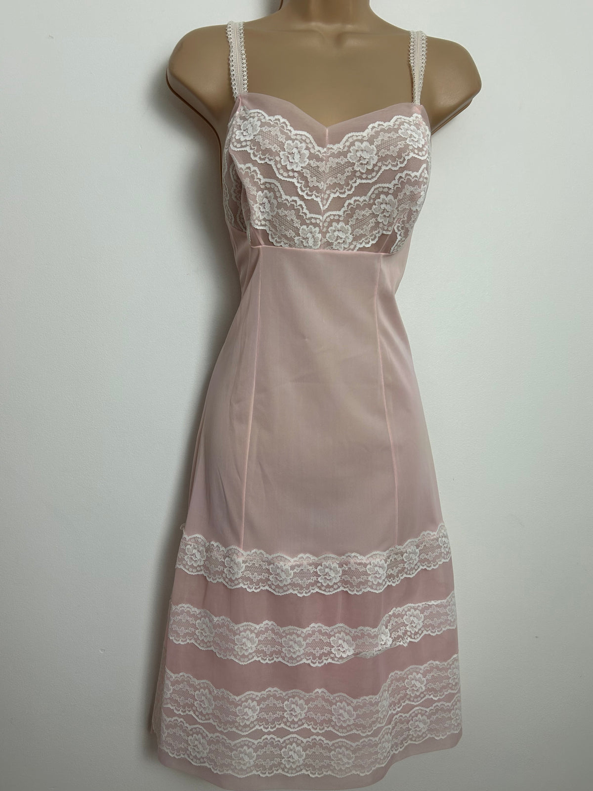 Vintage 1960s Size 10 Beautiful Pale Pink Lace Detail Nylon Slip