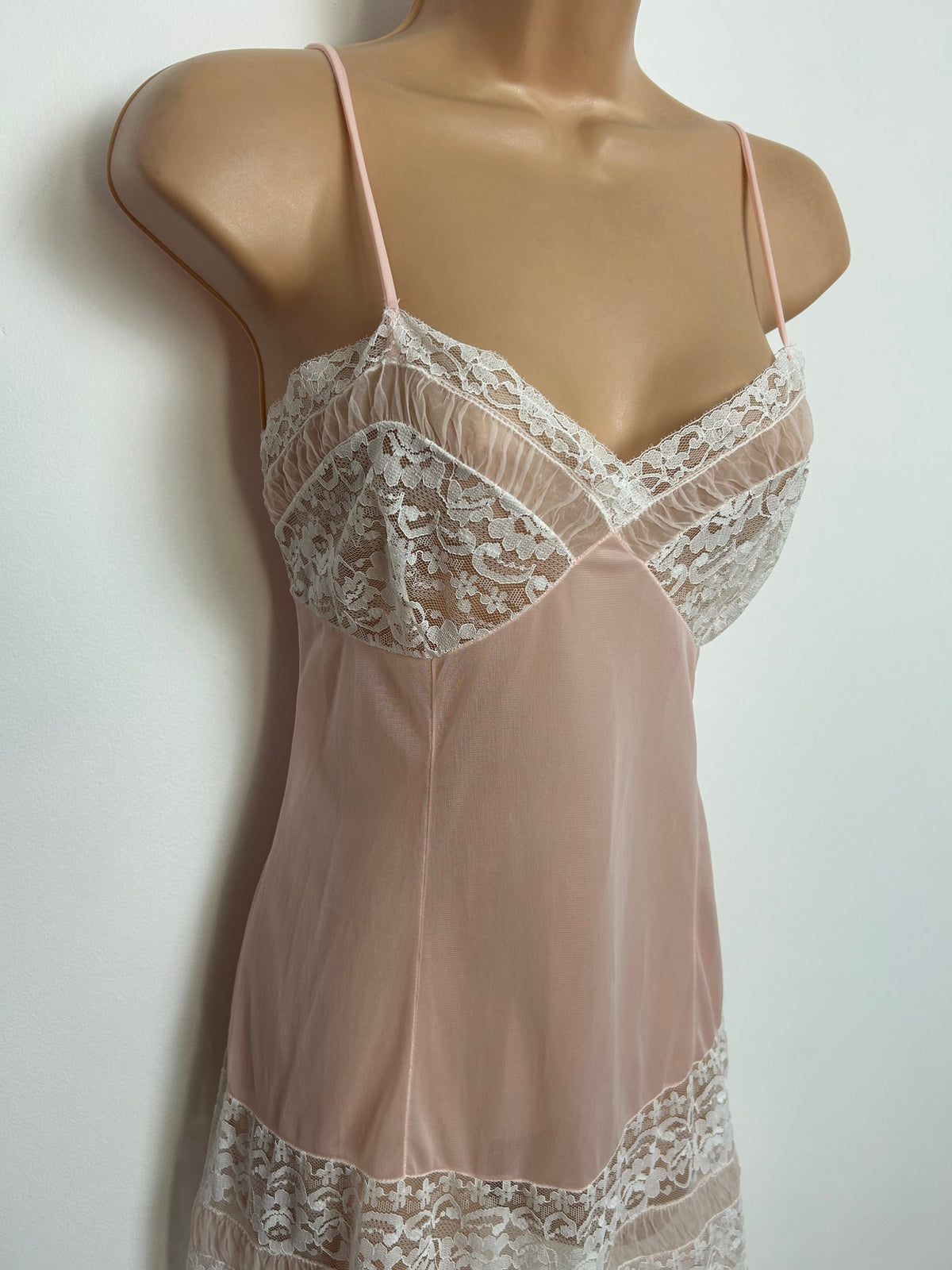 Vintage 1970s Size 8 Very Pale Nude Pink & White Lace Strappy Lace Nylon Slip