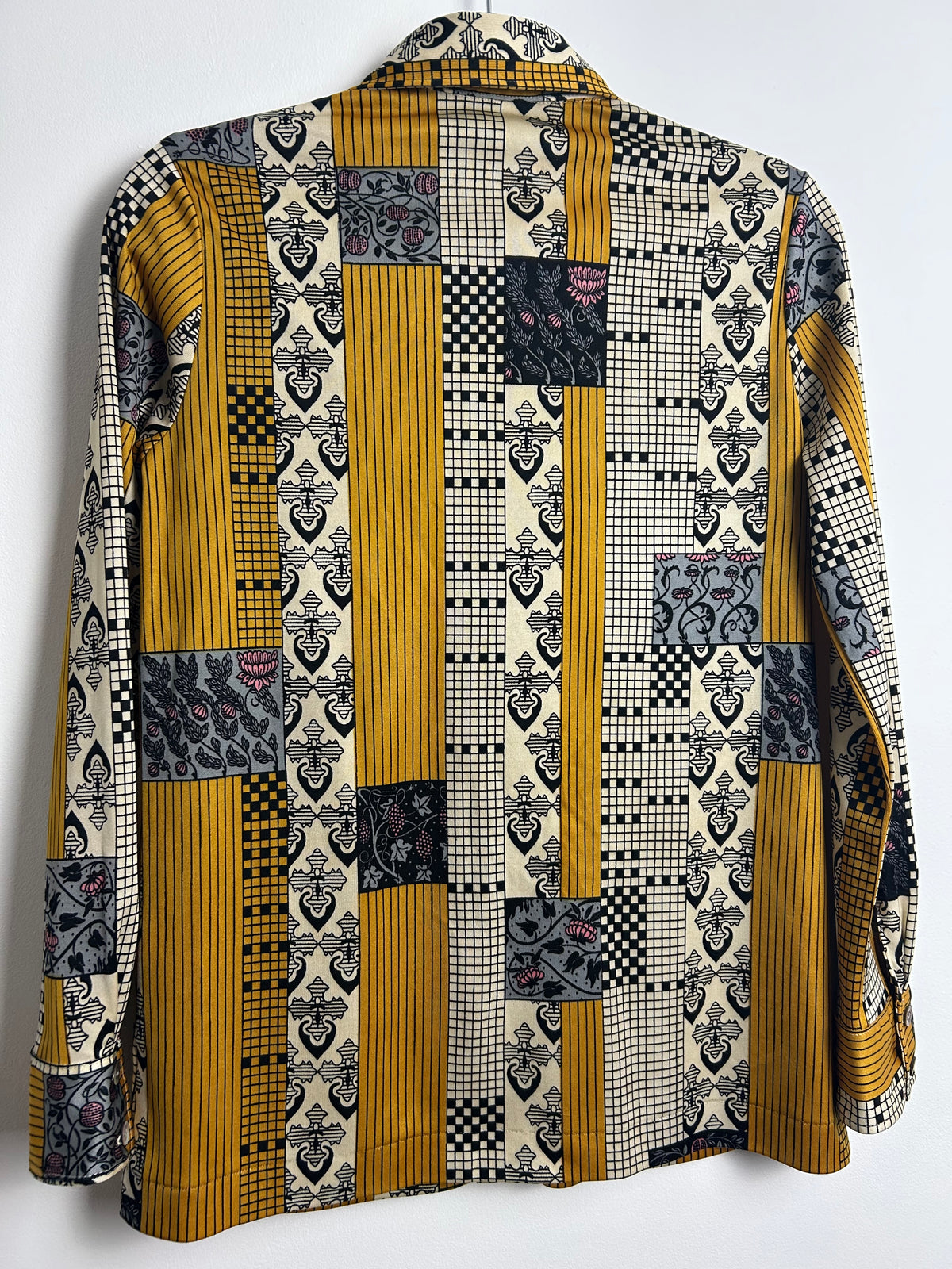 Japanese Vintage 1970s Size 8 Dark Gold White & Black Abstract Print Long Sleeve Dagger Collar Shirt