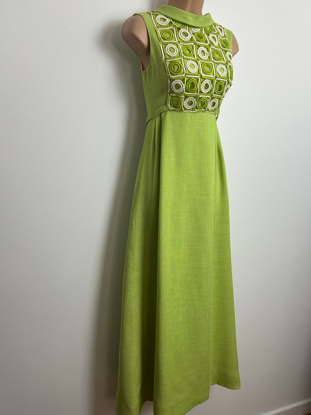 Vintage 1960s Size 6 Lime Green & White Embroidered Cut Out Panel Detail Occasion Maxi Dress
