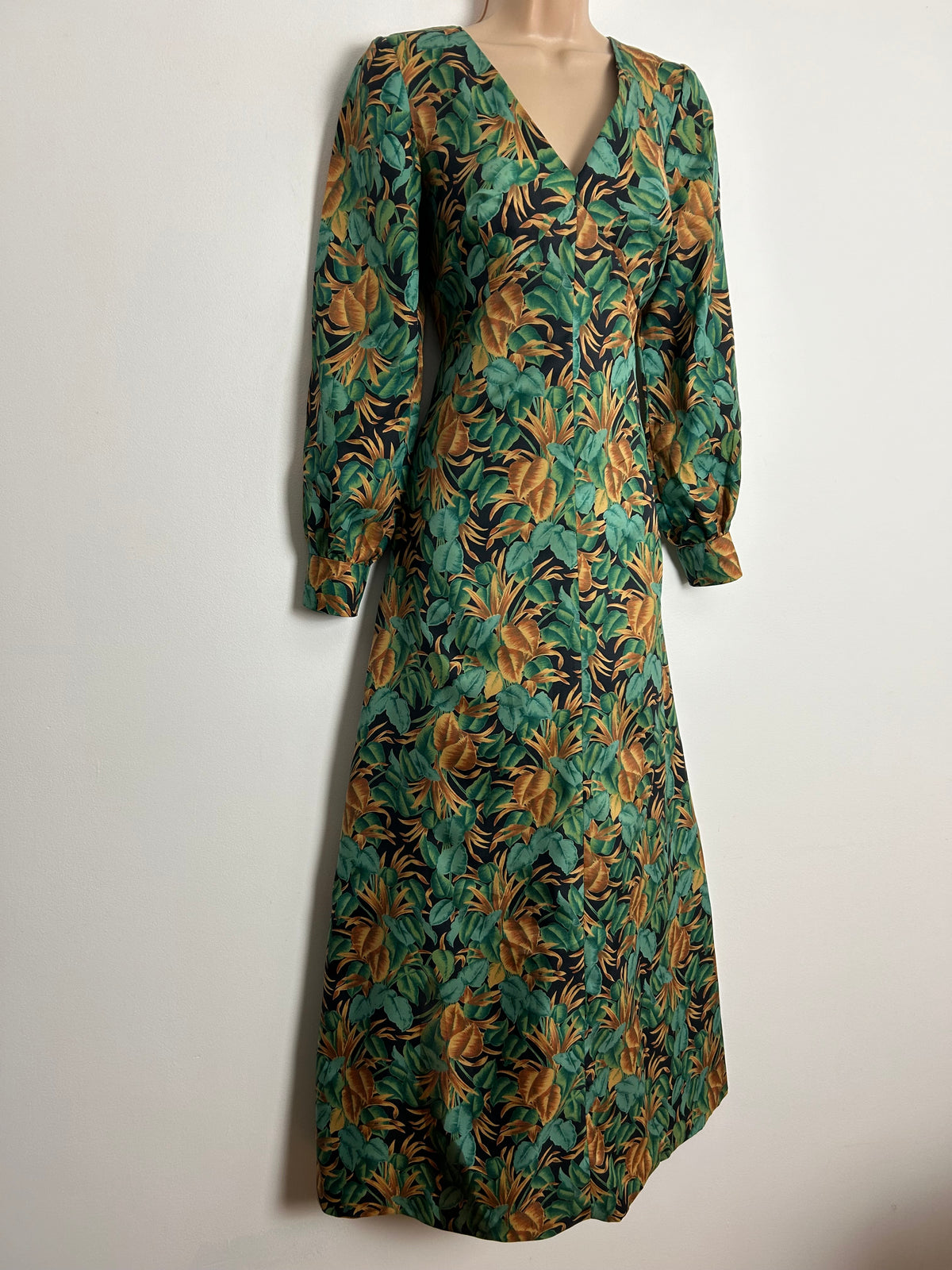 Vintage 1970s Size 10 Black Green & Sandy Beige Leaf Print Maxi Dress