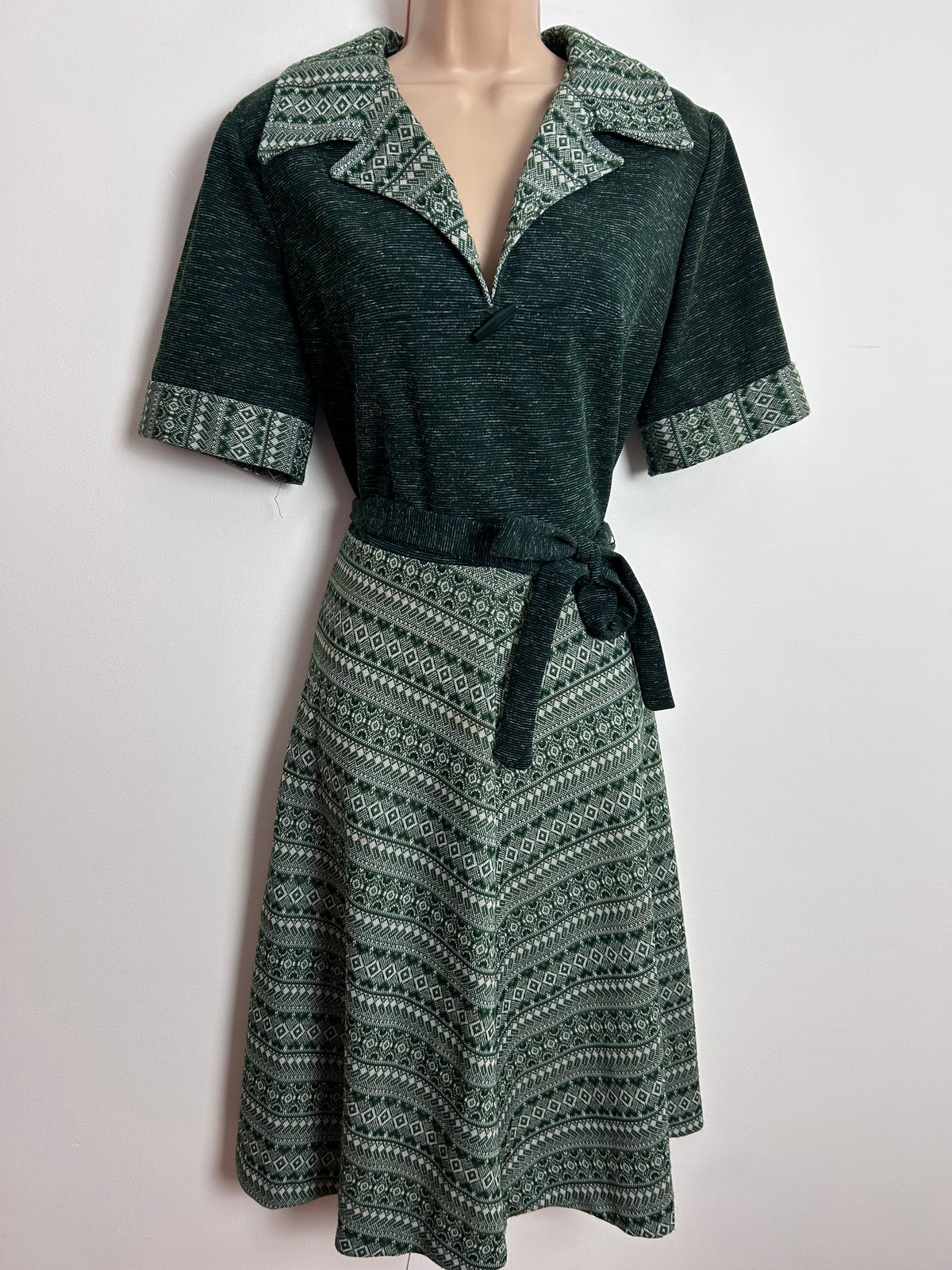 Vintage 1970s C&A UK Size 14 Dark Green & Abstract Print Jersey Double Collared Belted Day Dress