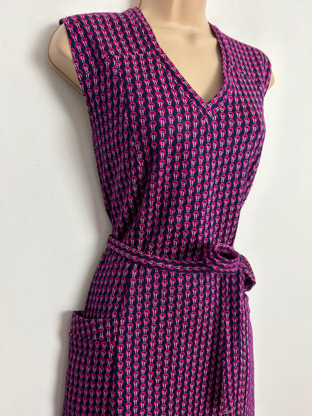 Vintage 1970s UK Size 14 Black & Dark Pink Abstract Print Sleeveless Belted Pocket Detail Poly Jersey Mod Dress