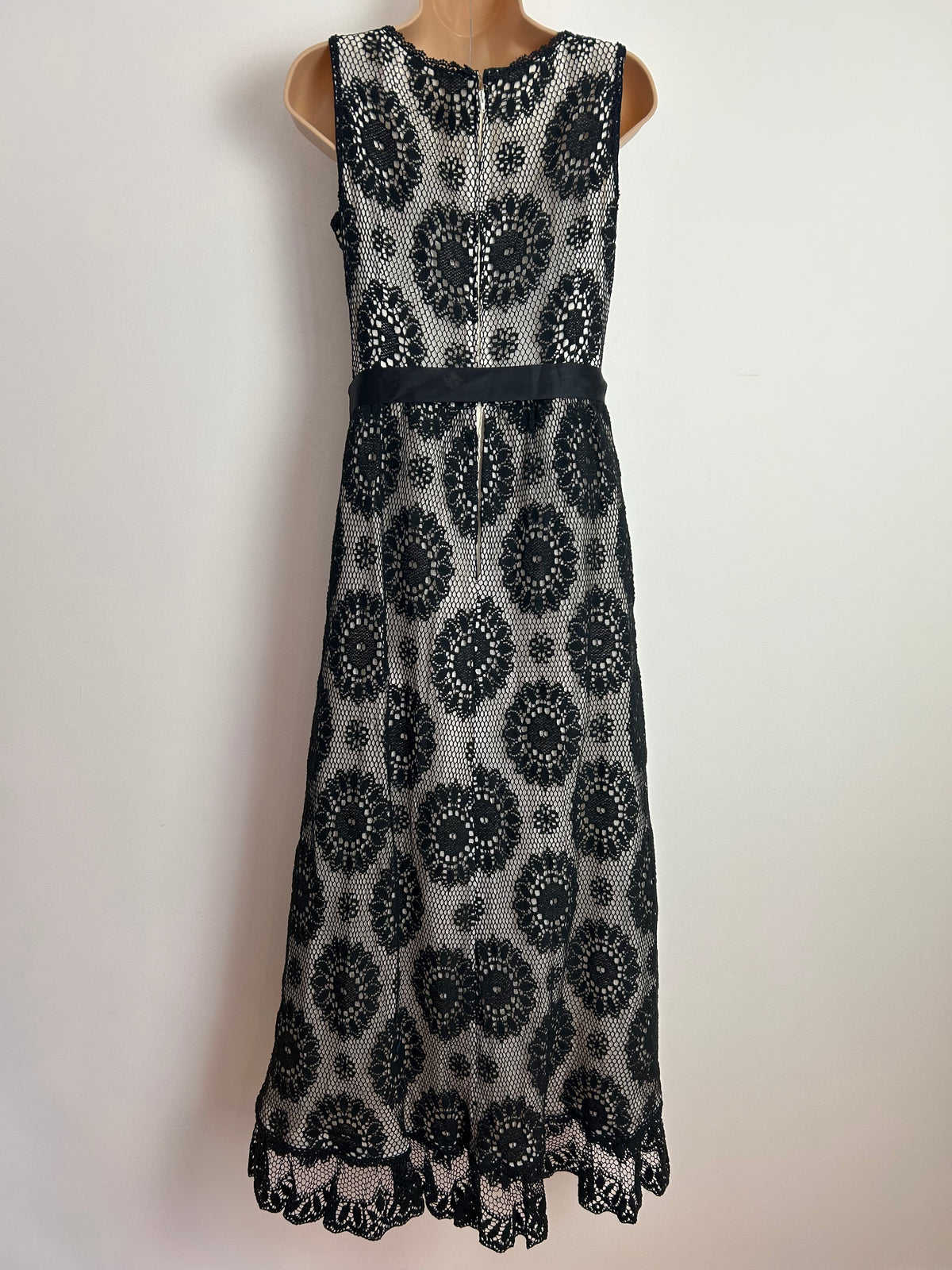 Vintage 1960s FRANK USHER LONDON Size 8 Black Crochet Lace Sleeveless Satin Belted Occasion Evening Maxi Dress