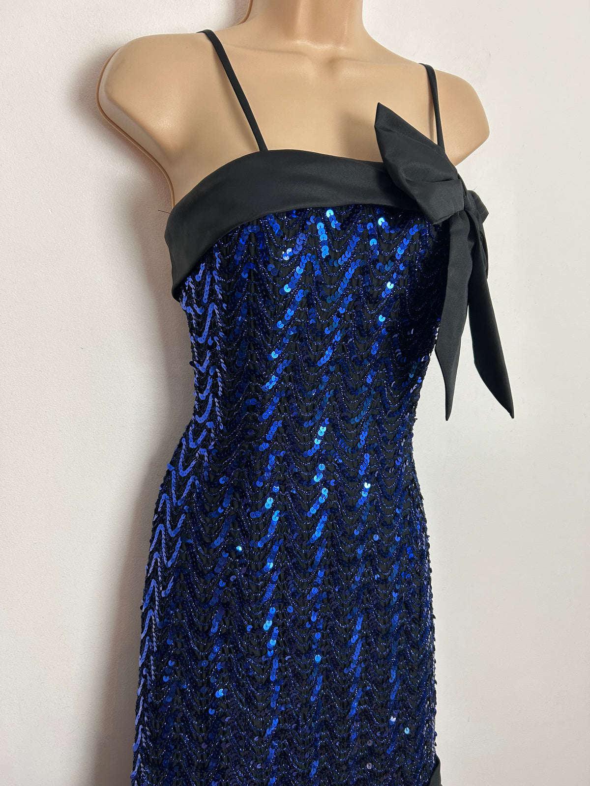 Vintage Early 1980s JOHN CHARLES UK Size 8-10 AMAZING Black & Blue Sequin & Bead Detail Full Length Cocktail Gown