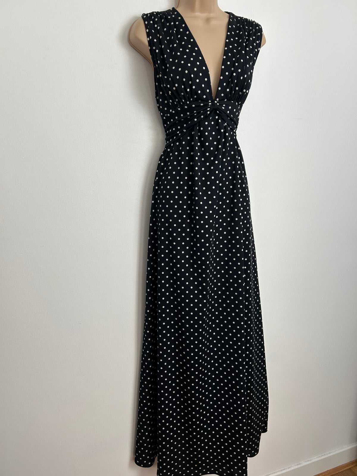 Vintage 1970s Size 10-12 Black & White Polka Dot Print Sleeveless Ruched Waistband Maxi Dress