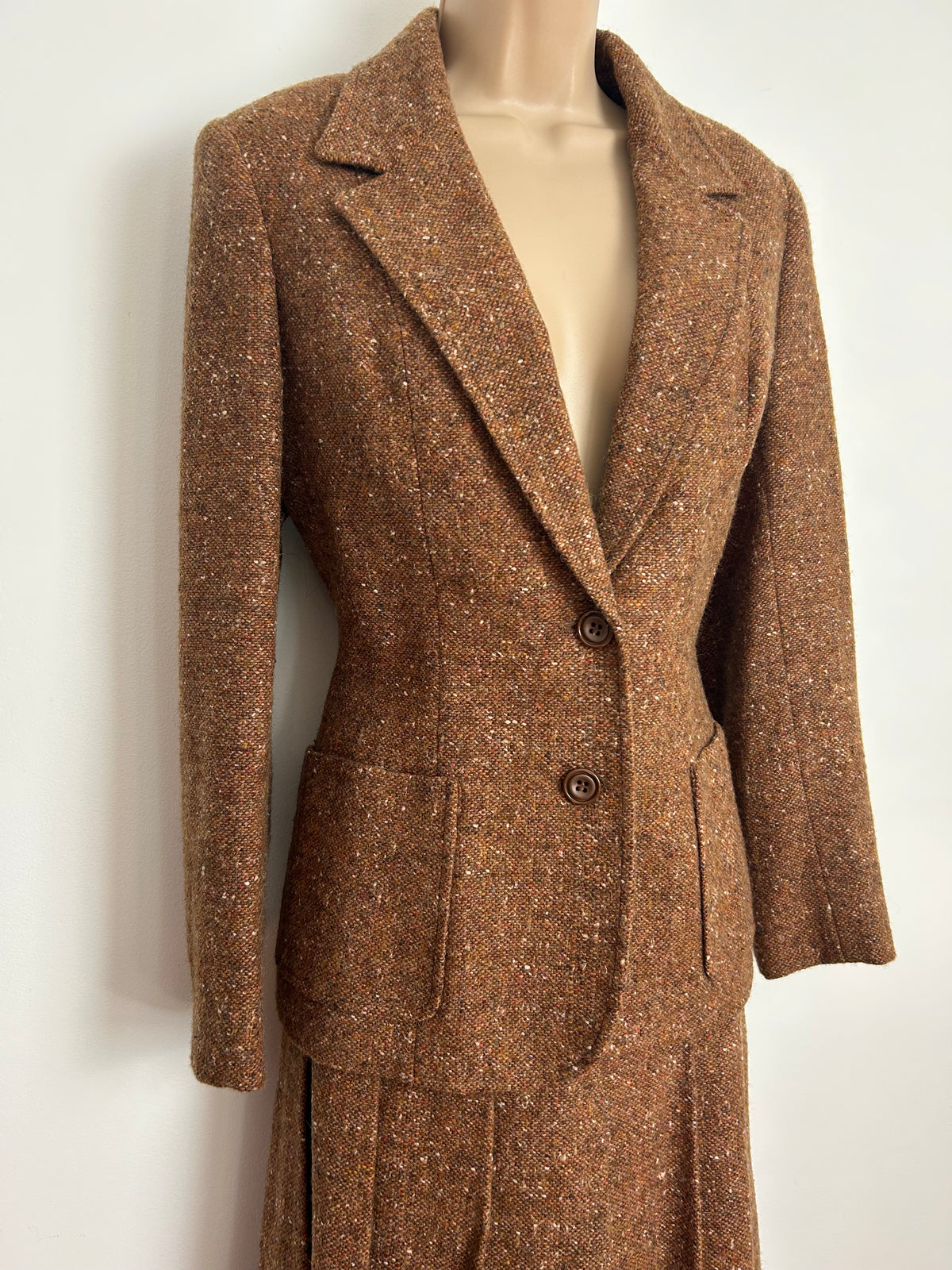 Vintage 1960s JULIUS Size 8 Brown Tweed Two Piece Wool Mix Skirt Suit