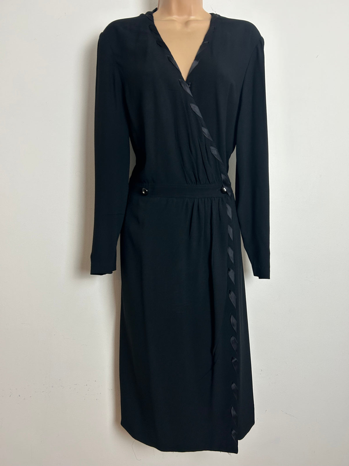 Vintage 1980s VALENTINO MISS V Size 12 Black 1940s STYLE Ribbon Trim Wrap Dress