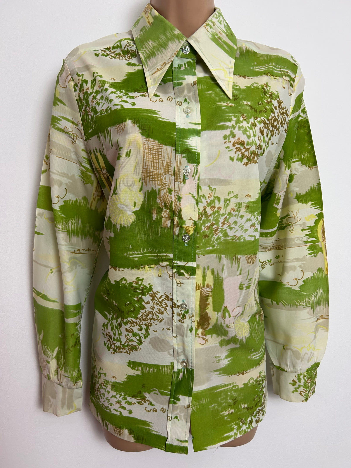 Vintage 1970s Size 14-16 Green & Cream Abstract Figurines Novelty Print Long Sleeve Dagger Collar Shirt
