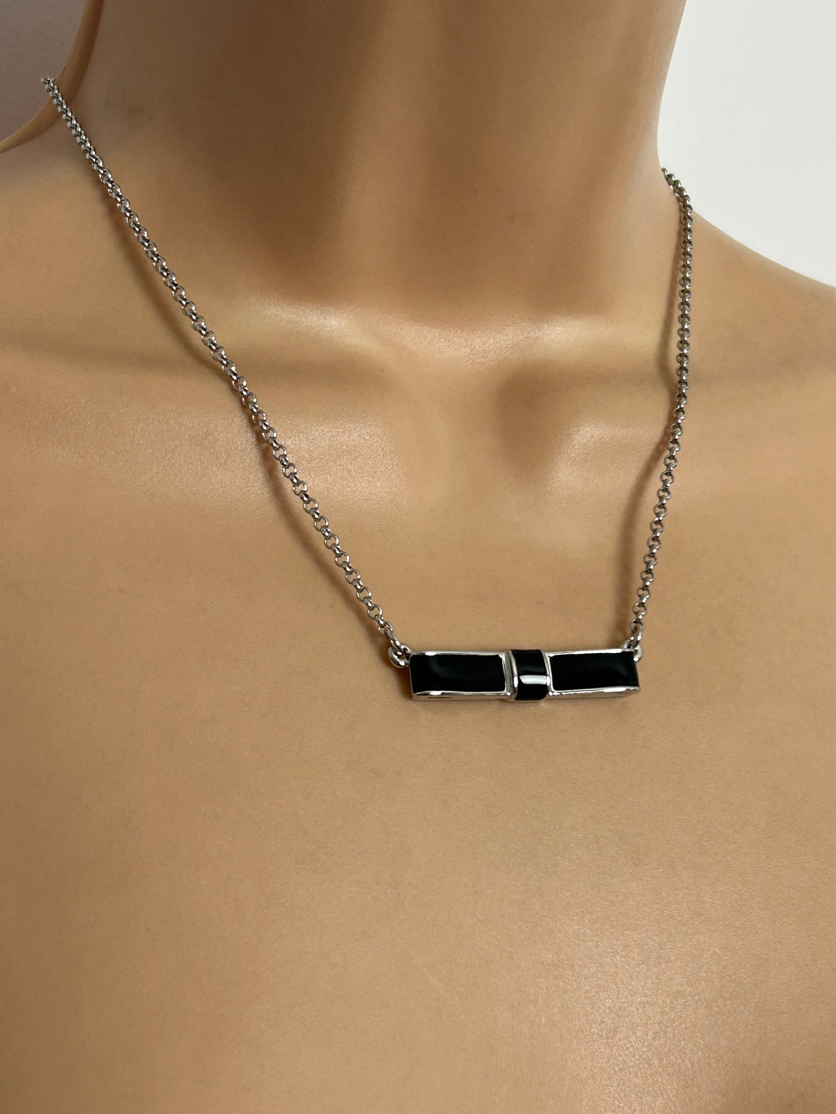Brand New In Box LULU GUINNESS White Bronze Enamel Bow Necklace