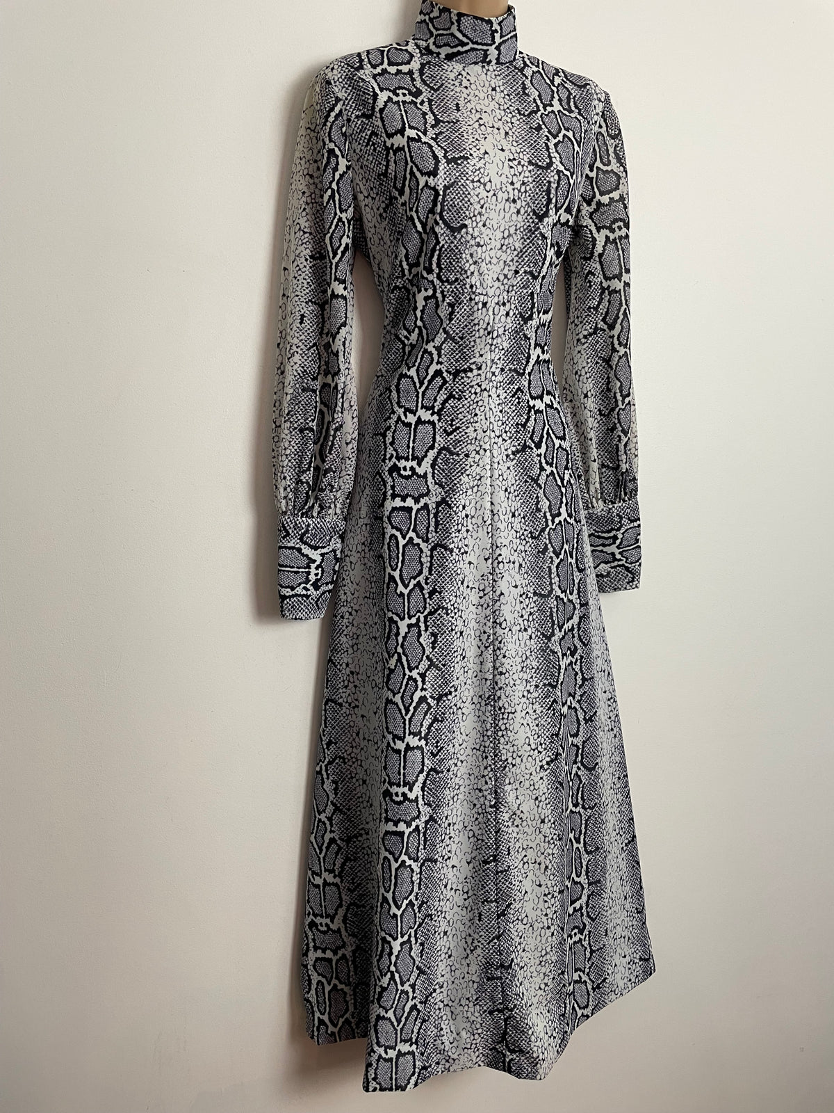 Vintage 1970s UK Size 10 Grey & White Tones Snakeskin Reptile Print Long Sleeve Maxi Dress