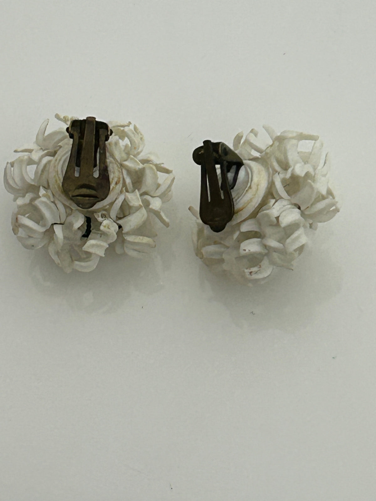 Vintage 1960s White Plastic Flower Edelweiss Clip On Earrings