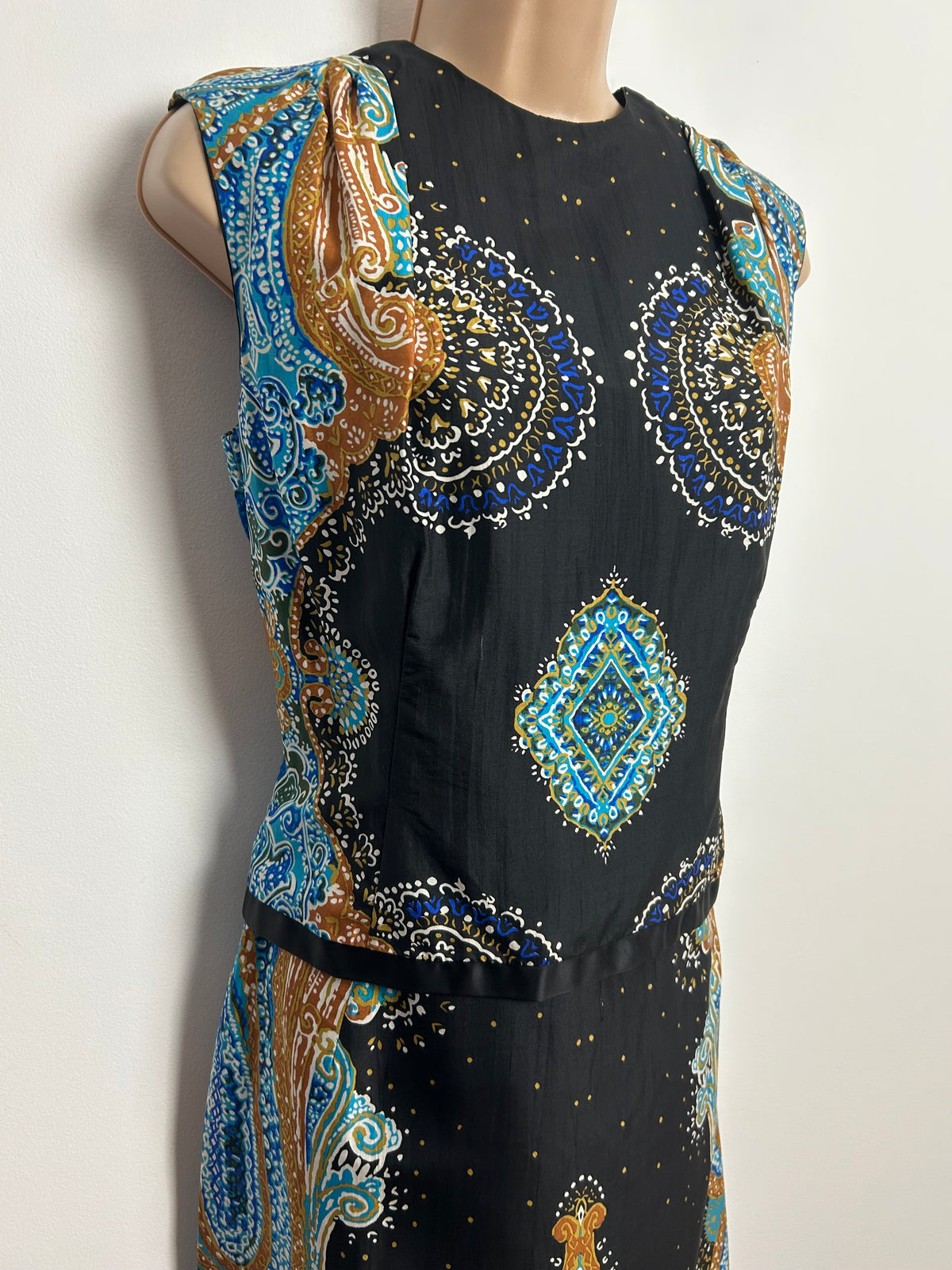 Vintage 1960s SWISS CHALET OF DIDSBURY UK Size 10 Black Brown & Blue Abstract Print Double Layered Silk? Dress