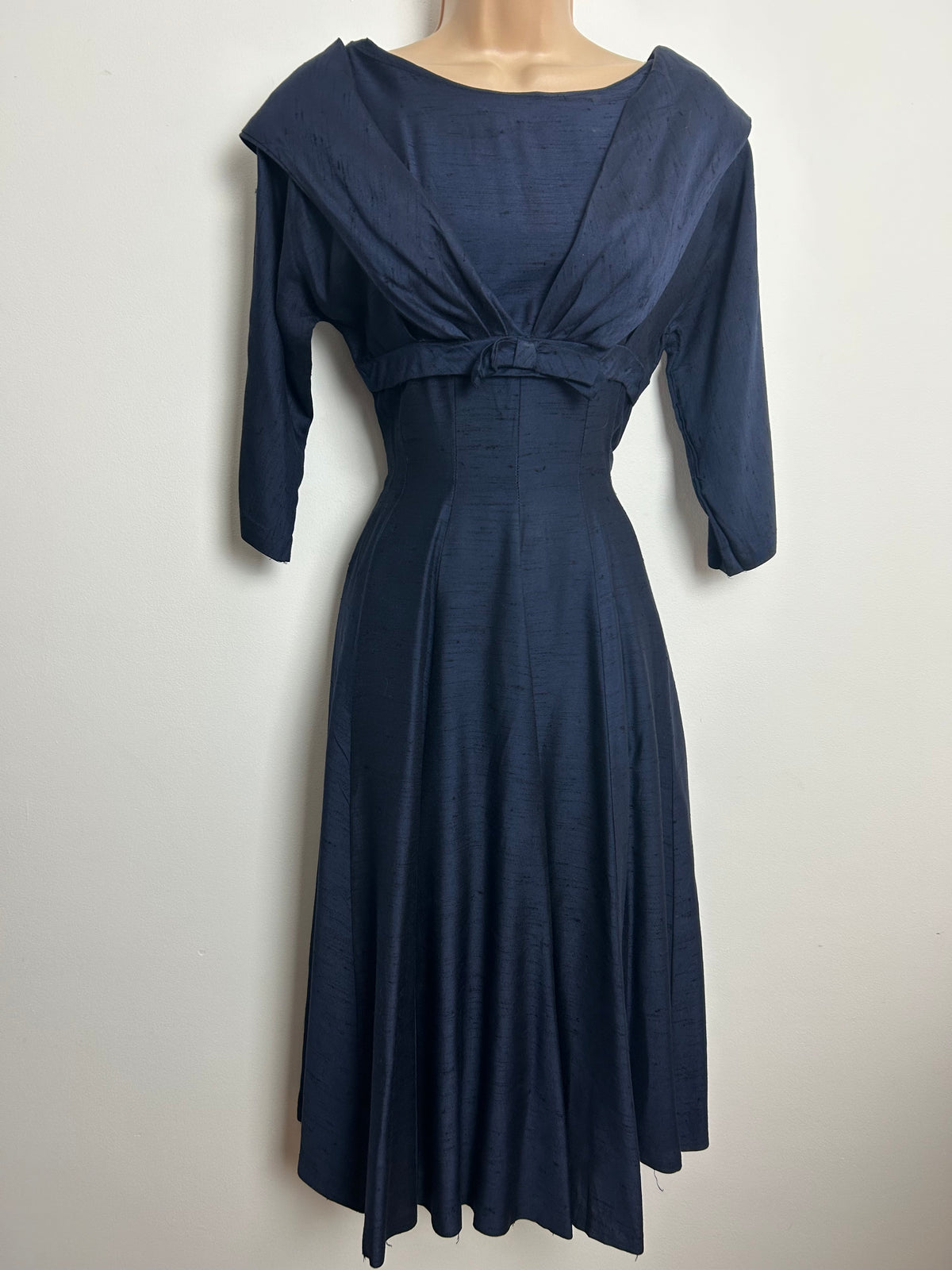 Vintage Late 1940s Early 1950s Size 6 Navy Blue Slubbed Rayon Fitted Wiggle Dress
