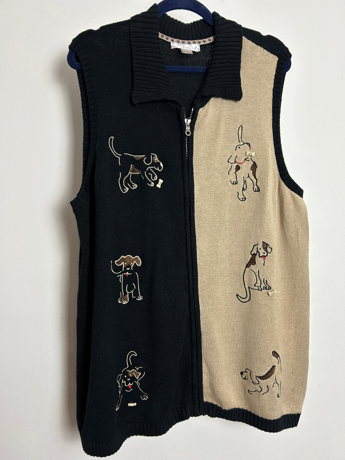 Vintage Y2K CJ BANKS Size 16/18 Black & Beige Cotton Mix Embroidered Dog Pattern Novelty Sleeveless Cardigan