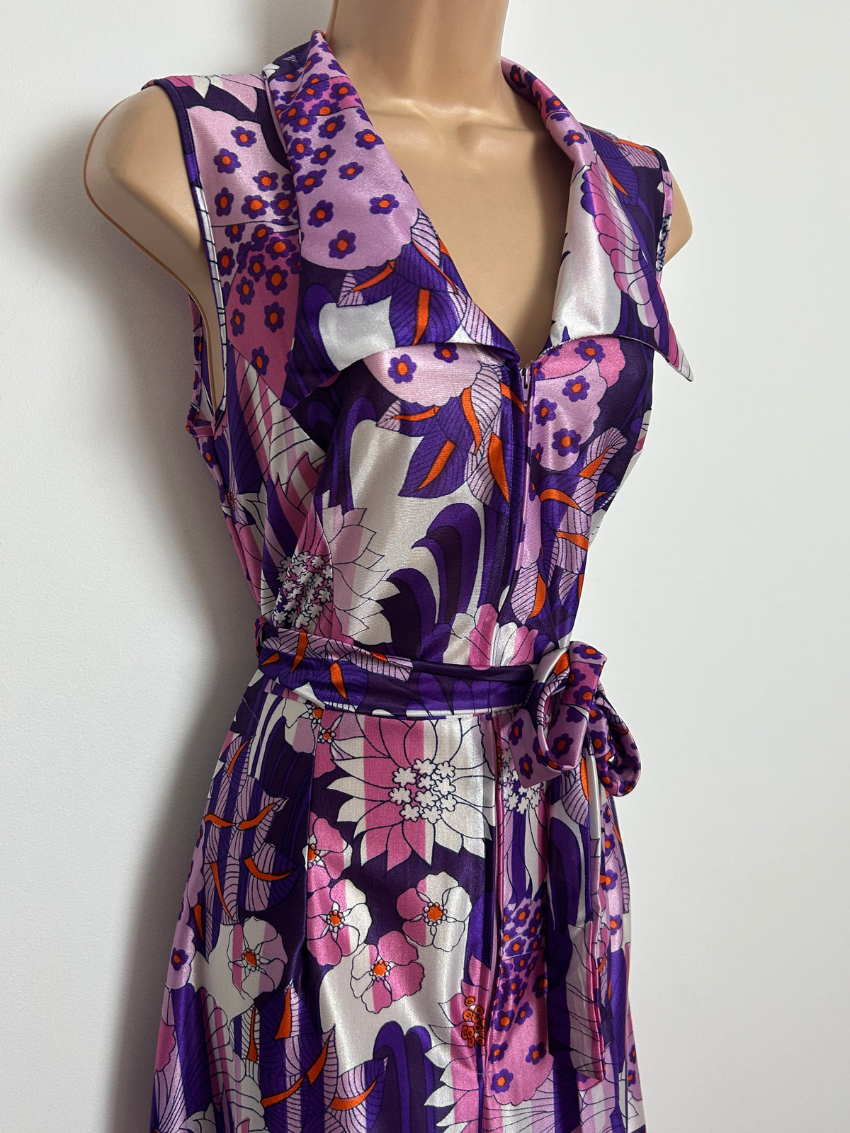 Vintage Early 1970s PIPPA DEE Size 10 Purple & Pink Tones Psychedelic Wide Leg Belted Jumpsuit