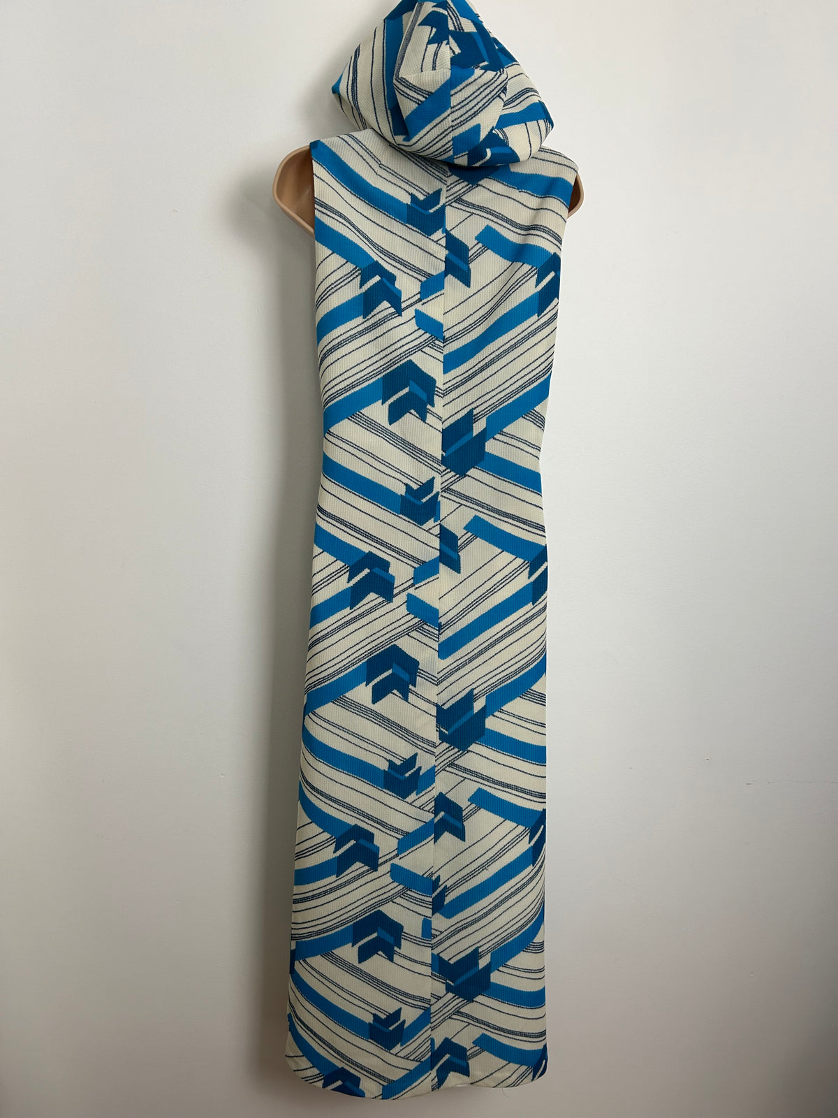 Vintage 1970s Size 8-10 White Blue & Teal Abstract Stripe Print Hooded Sleeveless Column Maxi Dress