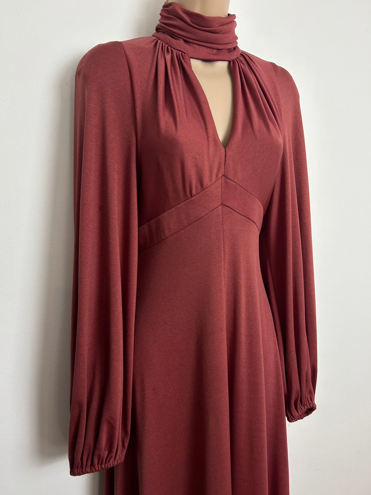 Vintage 1970s JOHN MARKS BY ANNE TYRELL Size 6-8 Dusky Pink Keyhole Long Sleeve Maxi Dress