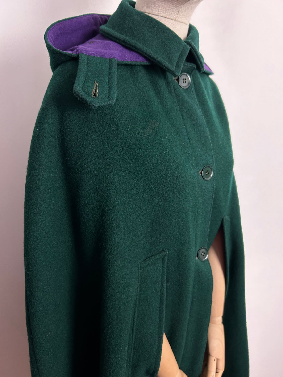 Vintage 1950s (Possibly 1940s) RARE LILLYWHITES OF PICADILLY UK Size 8-10 Bottle Green Hooded Cape With Purple Pussy Bow Tie