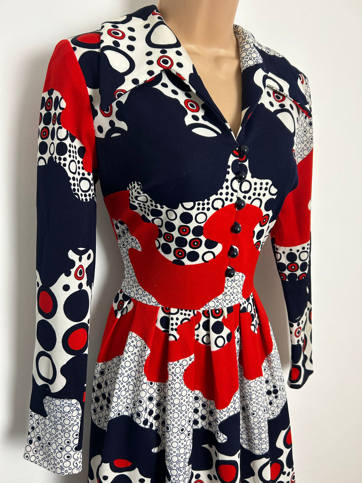 Vintage Late 1960s COVER GIRL OF AMERICA Size 8 Blue White & Red Abstract Spot Print Mod Dress