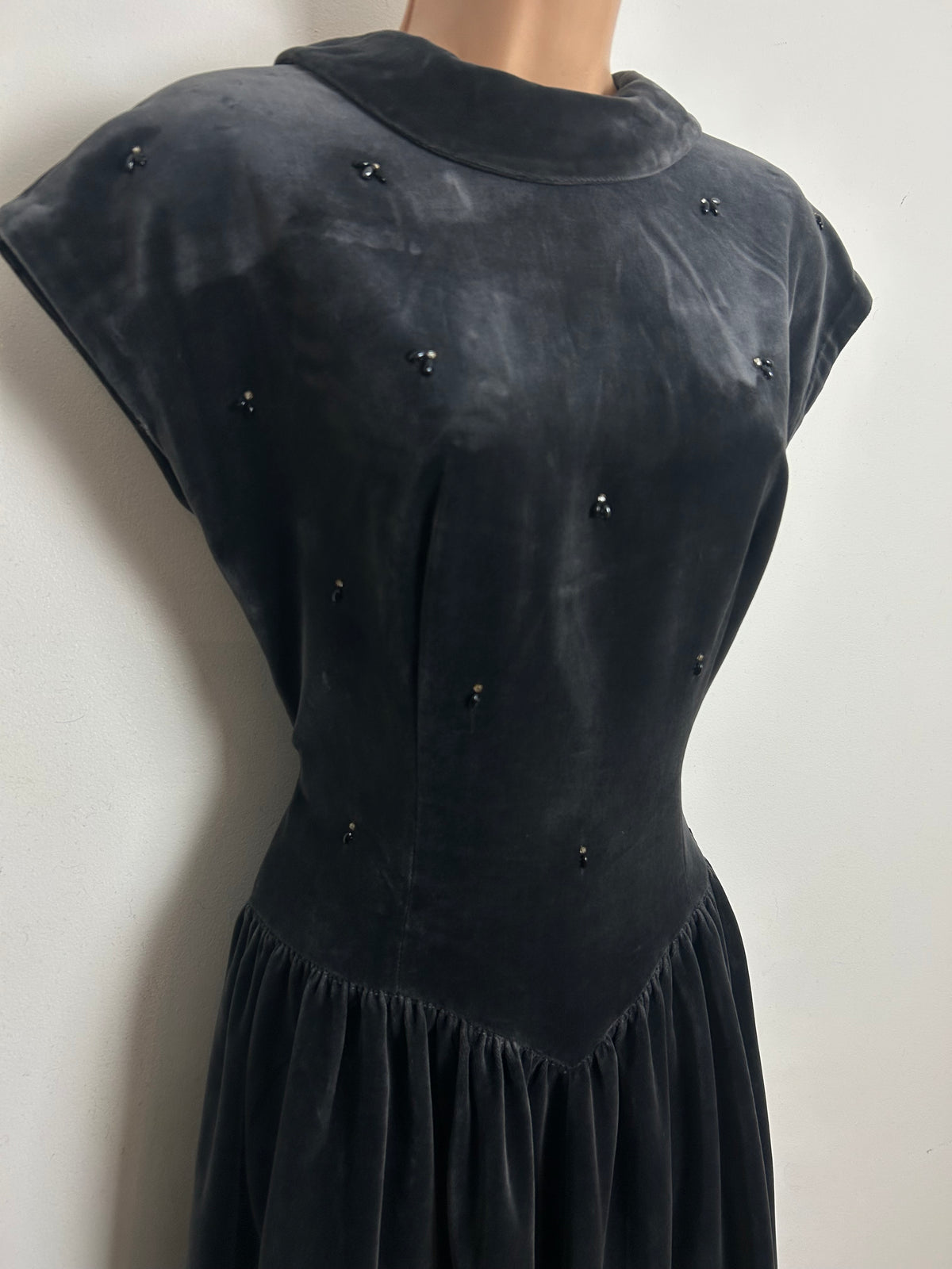 Vintage Late 1950s Size 10-12 Dark Grey Velvet Bead & Diamante Embellished Button Back Dress