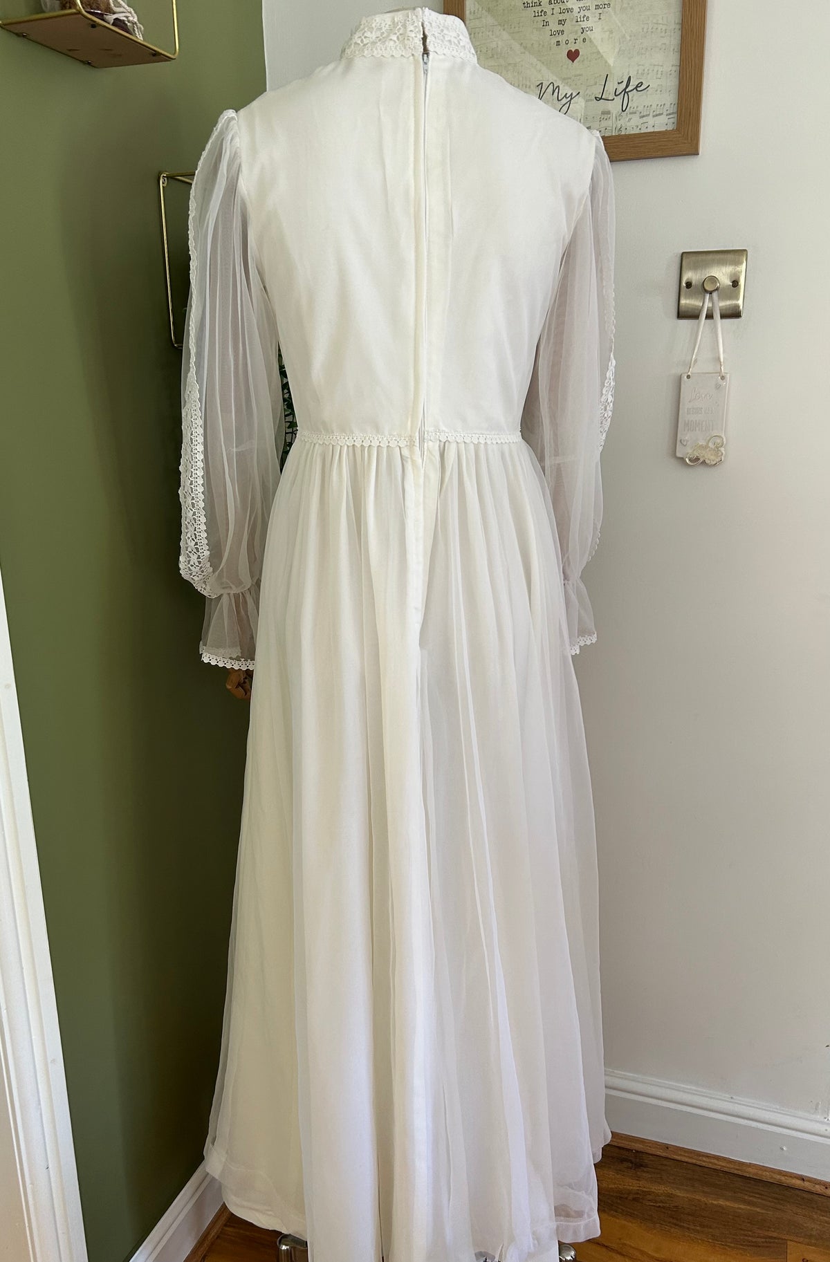 Vintage 1970s Size 8 White Long Sleeve Lace Trim Boho Prairie Wedding/Occasion Maxi Dress