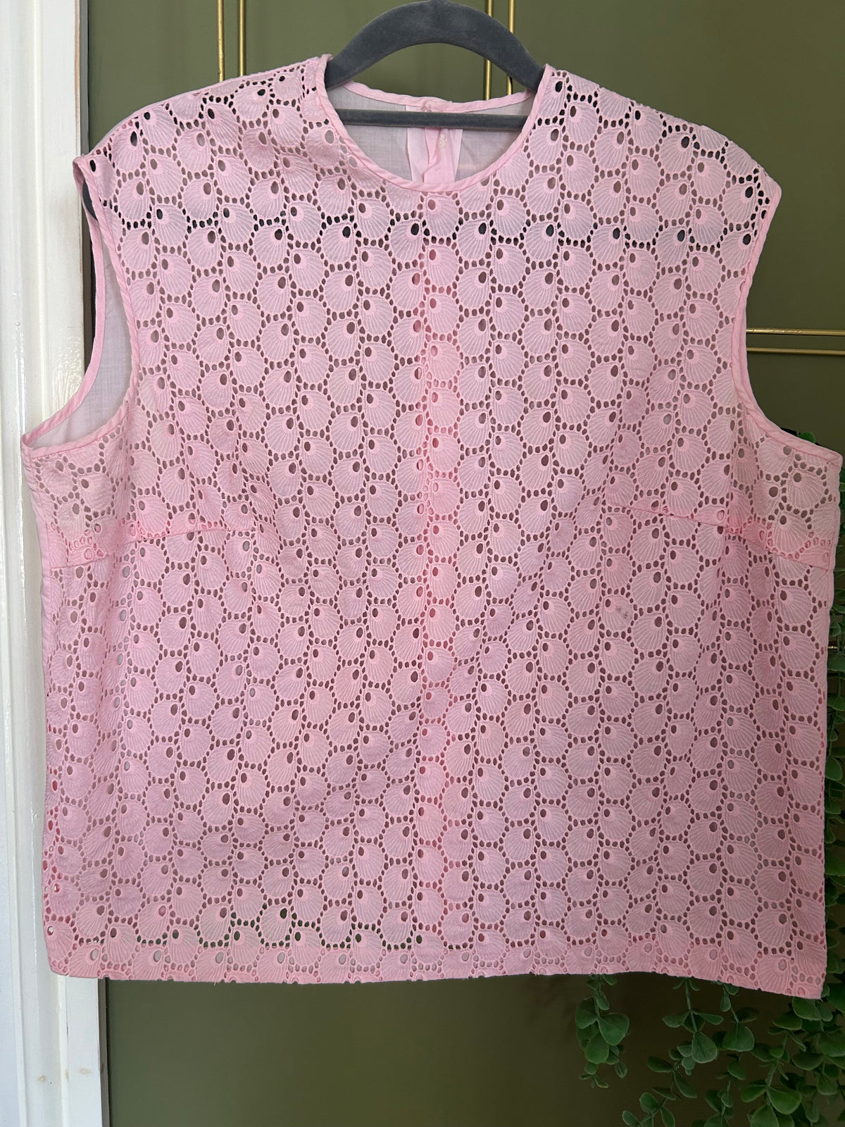 Vintage 1960s Approx Size 14 Pale Pink Lace Fronted Button Back Sleeveless Top