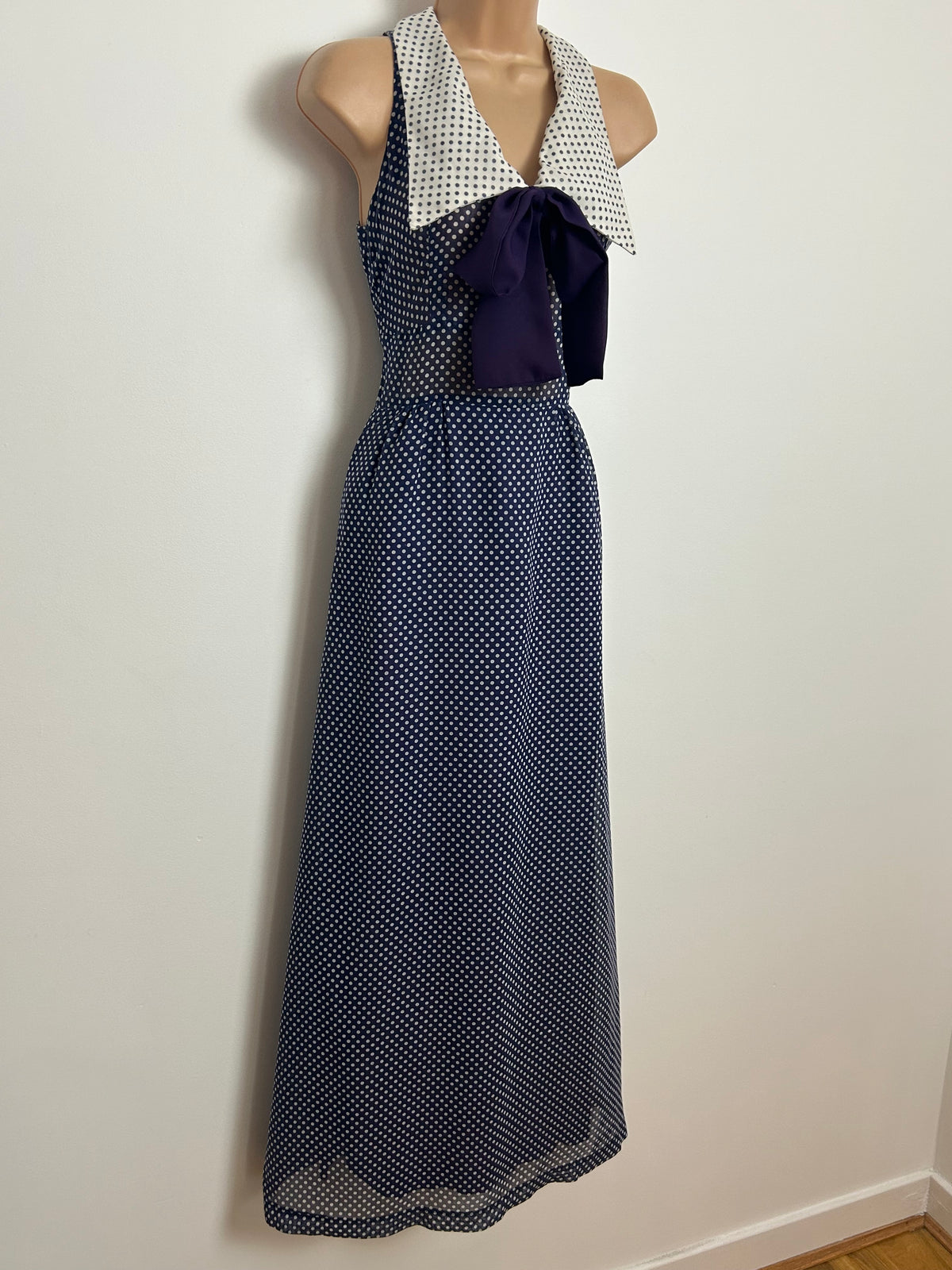 Vintage 1970s WENDY Size 6 Navy Blue & White Polka Dot Wide Collar Pussy Bow Maxi Dress
