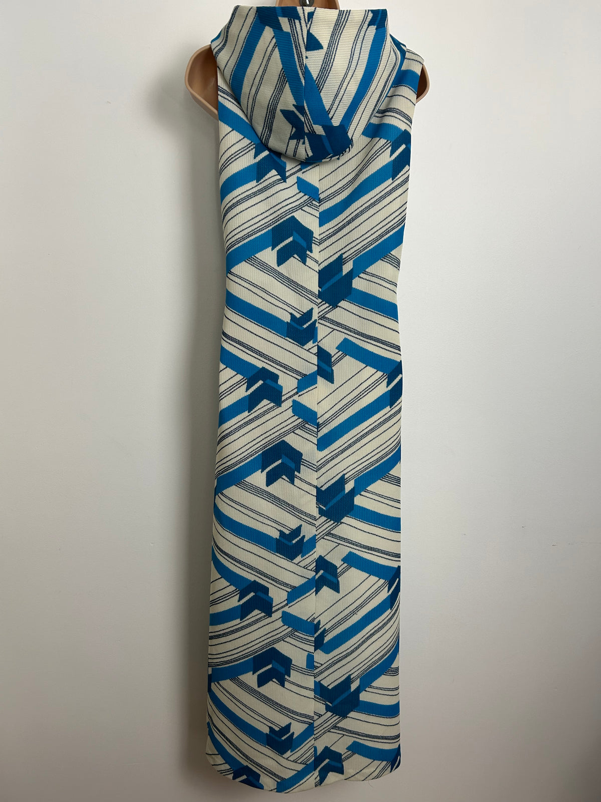 Vintage 1970s Size 8-10 White Blue & Teal Abstract Stripe Print Hooded Sleeveless Column Maxi Dress