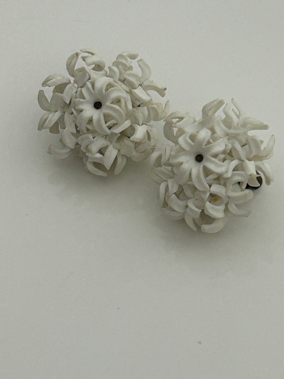 Vintage 1960s White Plastic Flower Edelweiss Clip On Earrings