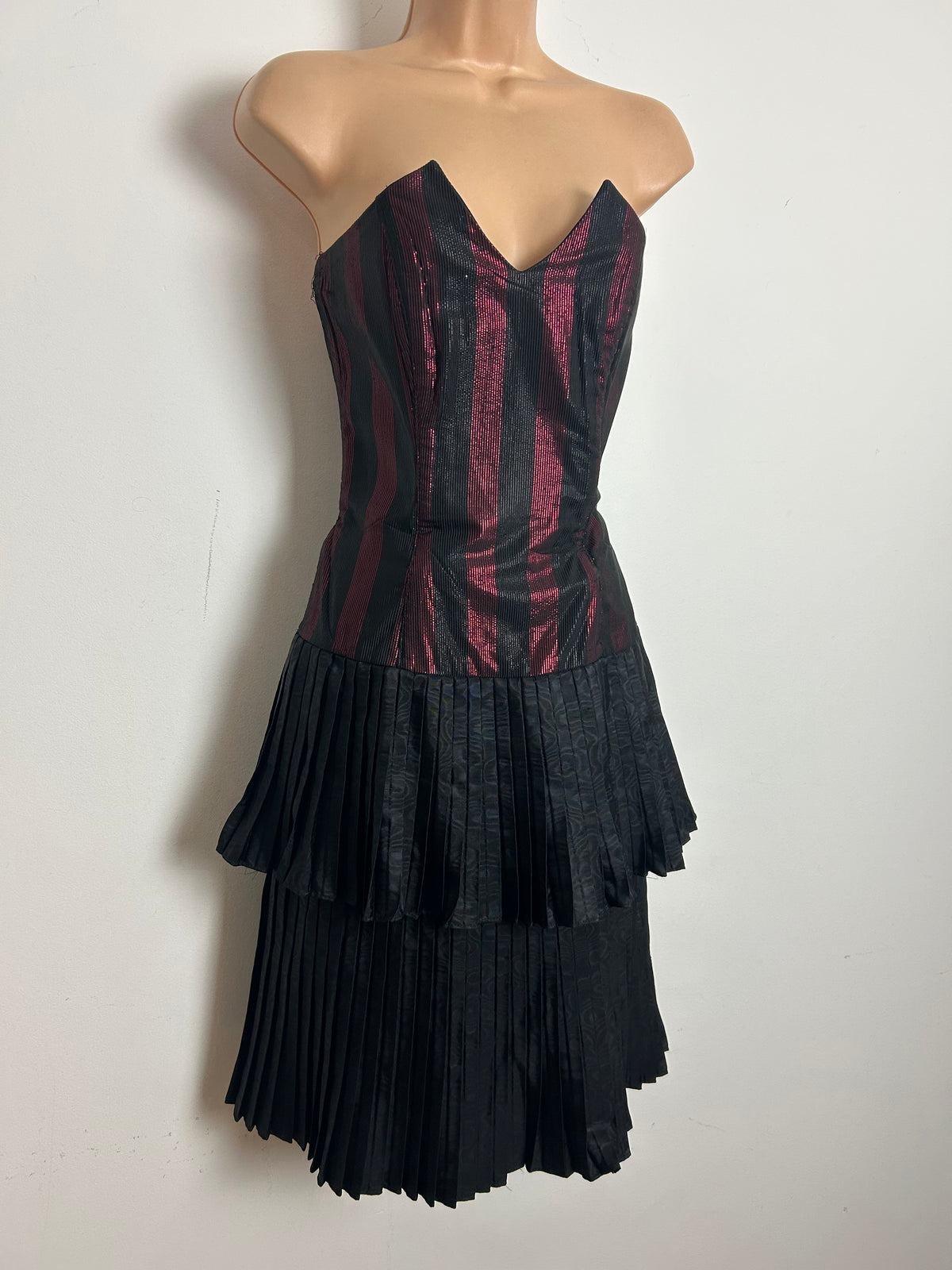 Vintage 1980s Size 8 Black & Metallic Pink Strapless Pleated Double Layer Party Prom Dress
