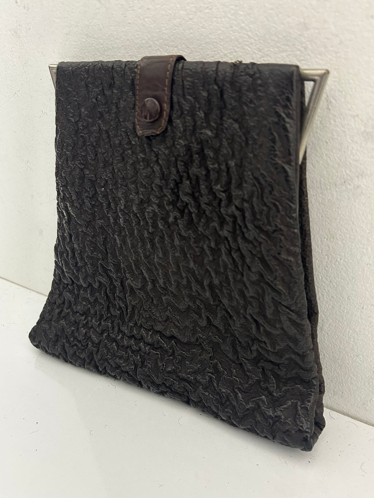 Vintage 1940s Dark Brown Textured Leather & Silver Frame Hand Strap Clutch Bag