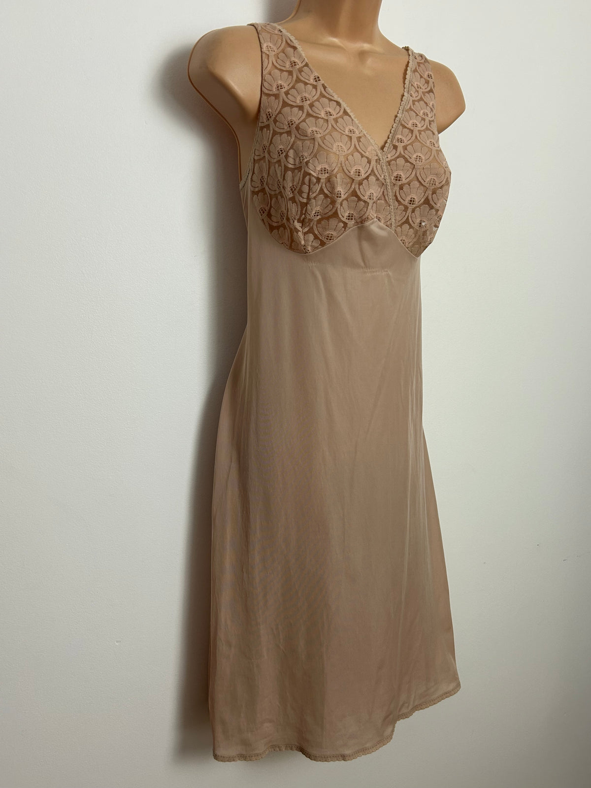 Vintage 1960s Size 12-14 Nude Beige Lace Detail Nylon Slip