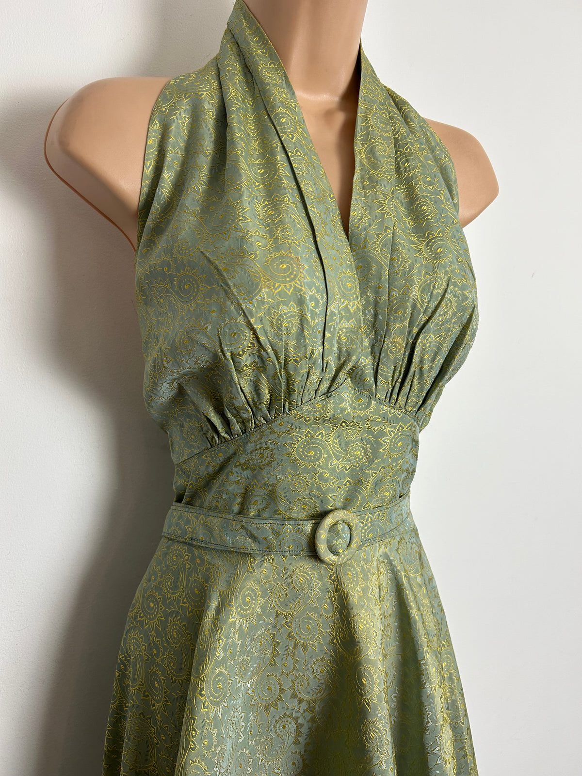 Vintage 1940s Size 8 Stunning Pale Green & Gold Paisley Brocade Halter Neck Belted Full Length Evening Gown