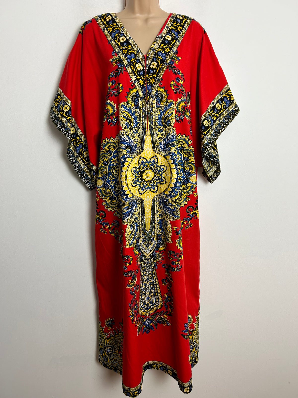 Vintage 1970s One Size Red Blue & Yellow Batik Print Zip Front Short Wide Sleeve Kaftan