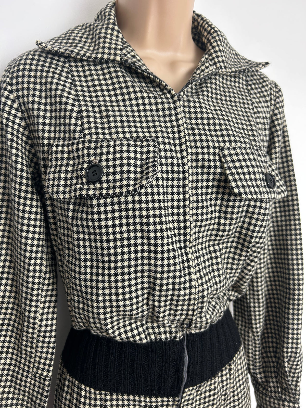 Vintage 1980s Size 12 Black & Beige Dogtooth Check Wool Mix Zip Front Long Sleeve Jumpsuit