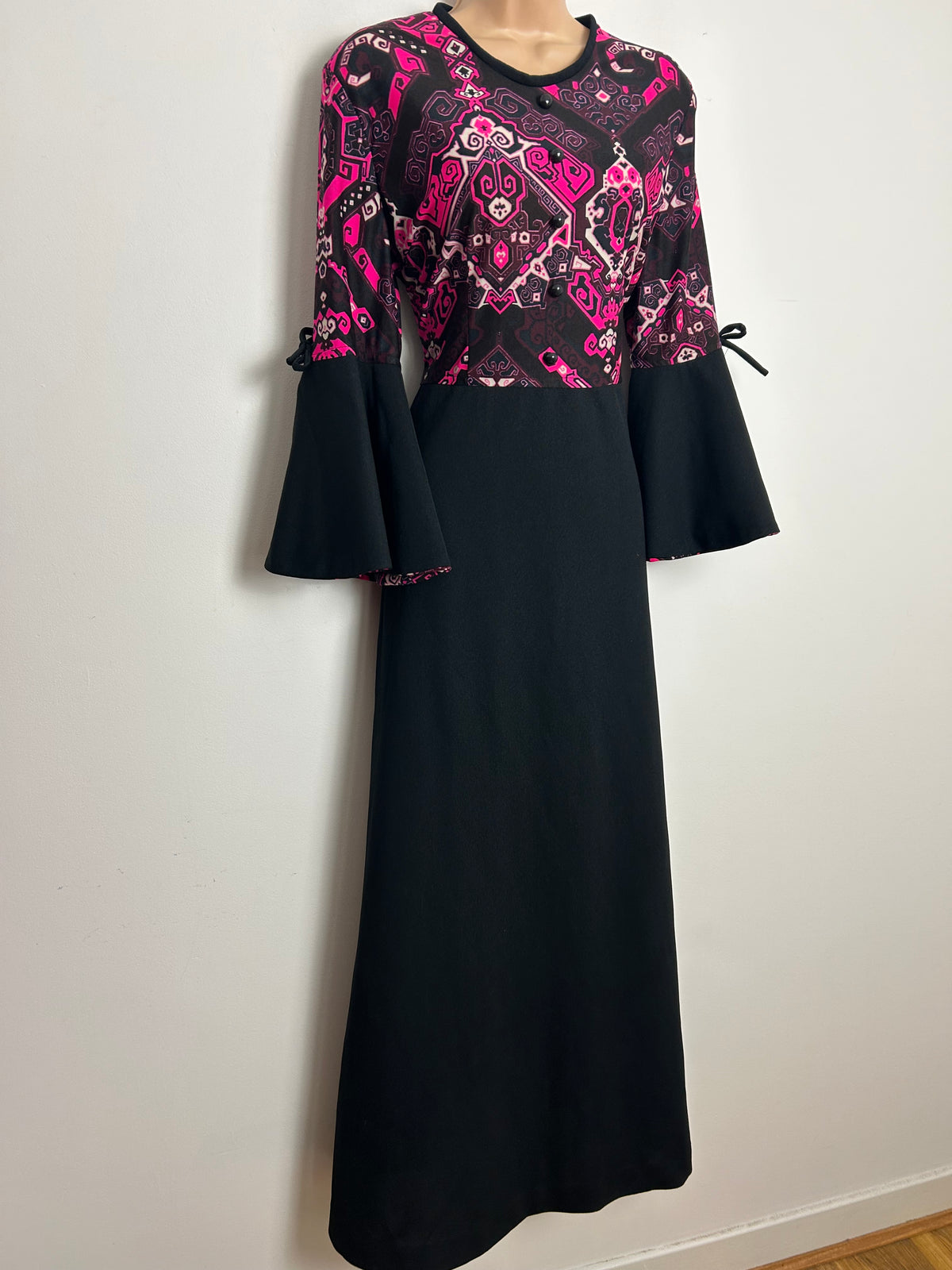 Vintage 1970s Size 14 Black Neon Pink & Maroon Abstract Print Flared Cuff Maxi Dress