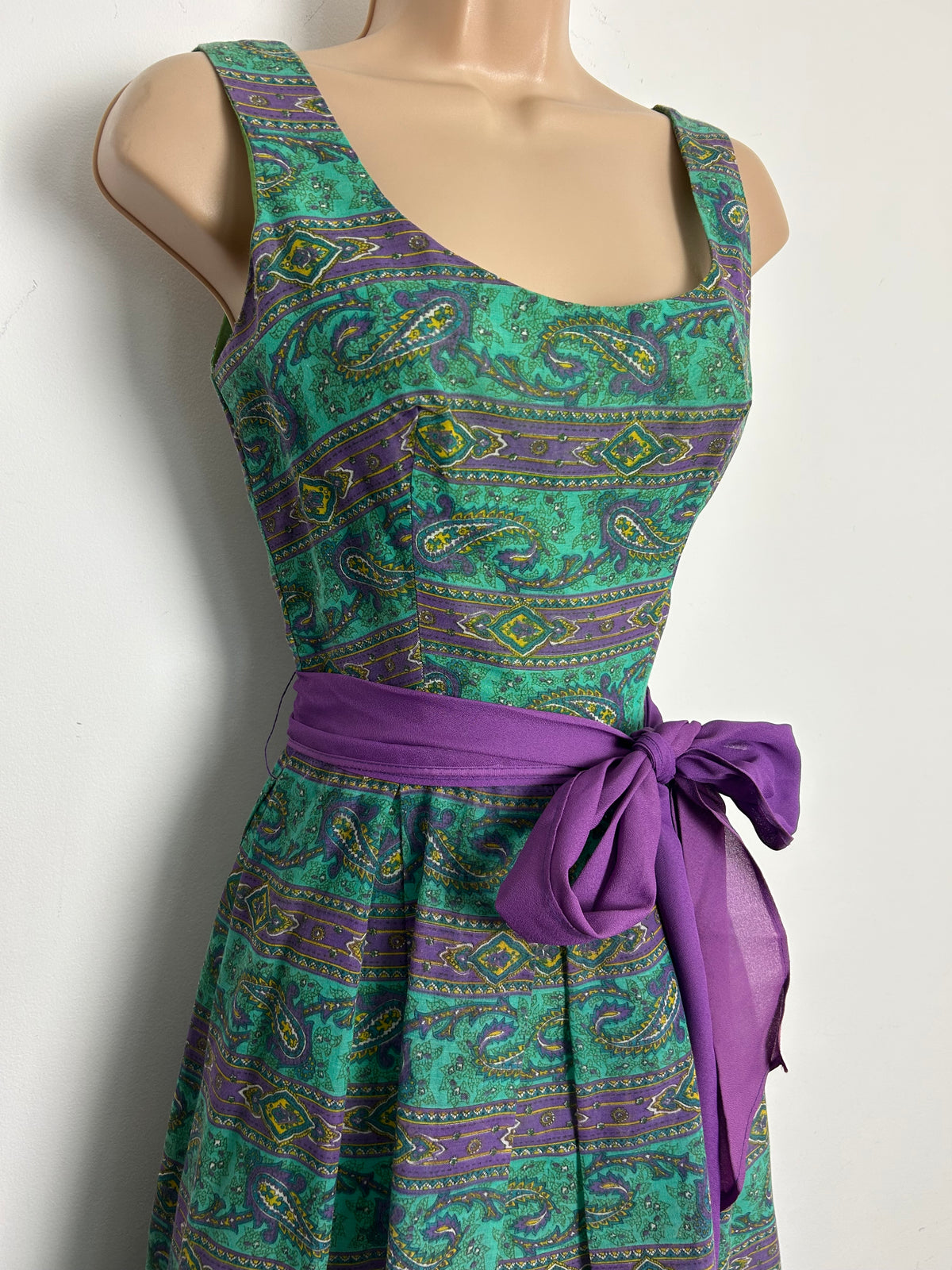 Vintage 1970s Size 6 Green & Purple Paisley Print Cotton Mix Belted Pleated Maxi Dress