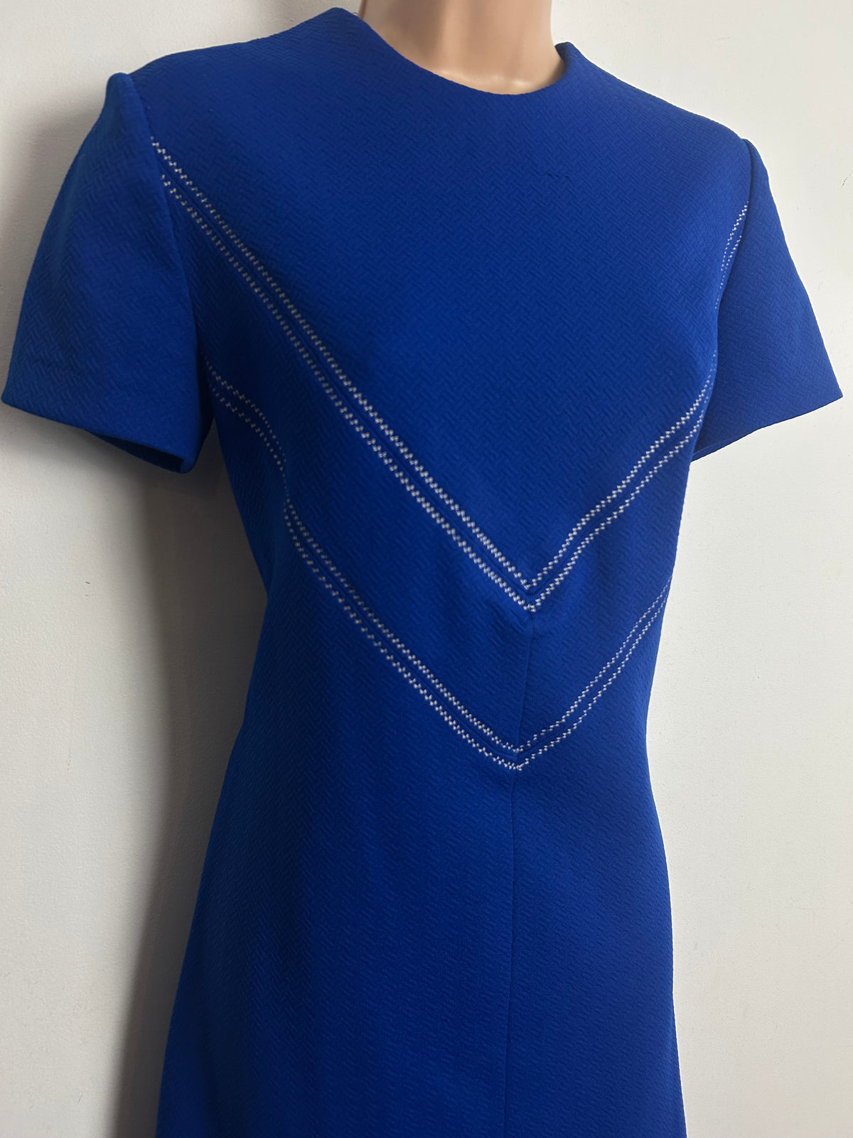 Vintage 1960s Size 10 Blue White Stich Pattern Crimplene Mod Shift Dress