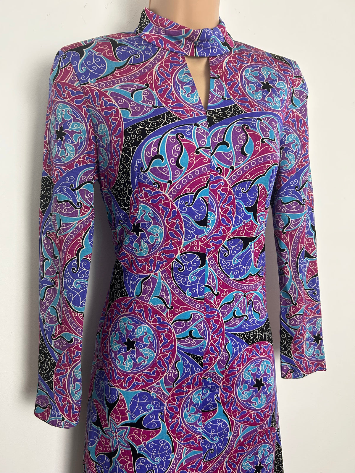 Vintage 1970s Size 6-8 Pink Purple & Turquoise Psychedelic Abstract Keyhole Maxi Dress