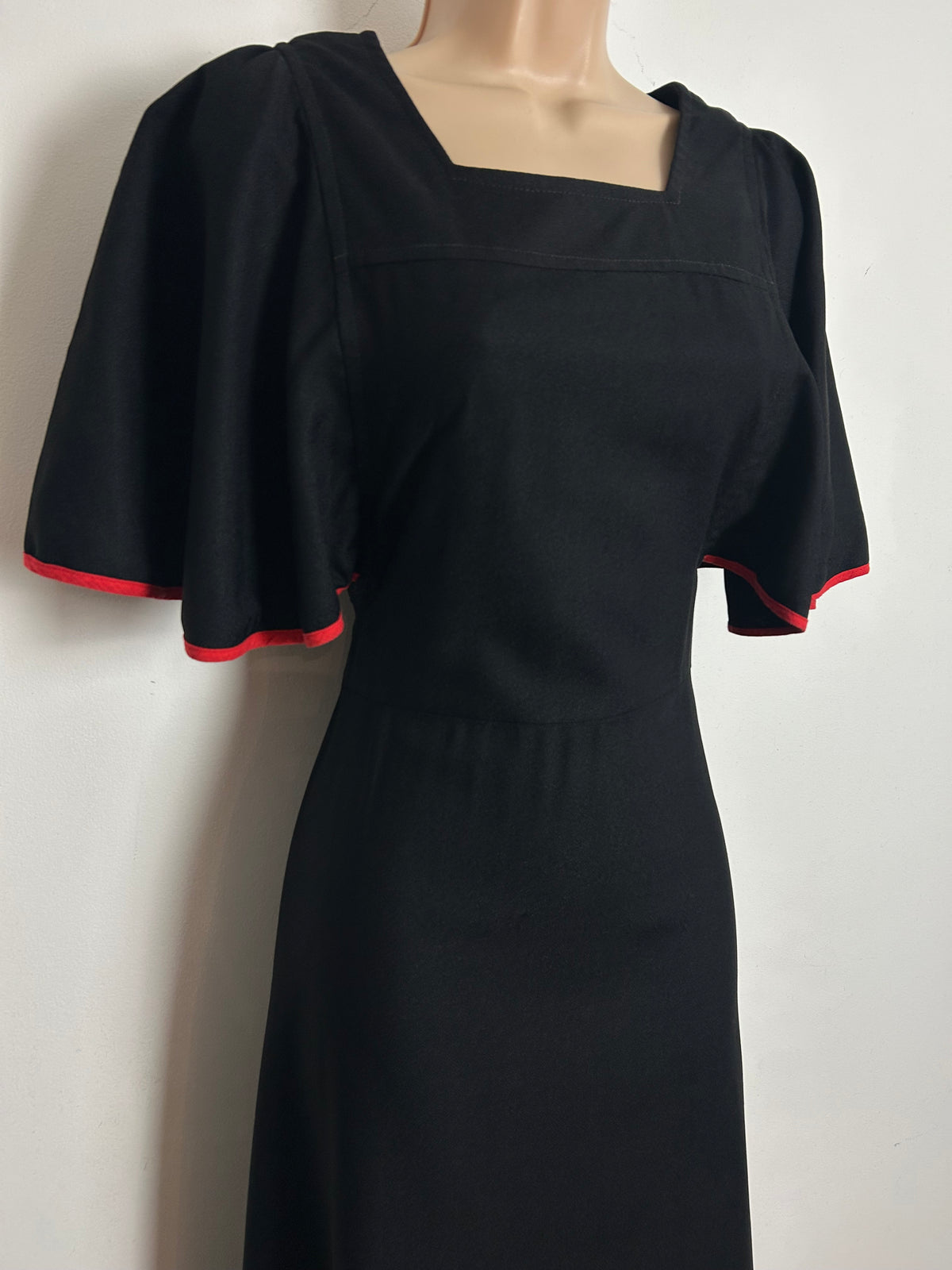 Vintage Late 1960s CLOBBER JEFF BANKS Size 8 Black Red Trim Flutter Sleeve Tie Back Maxi Dress