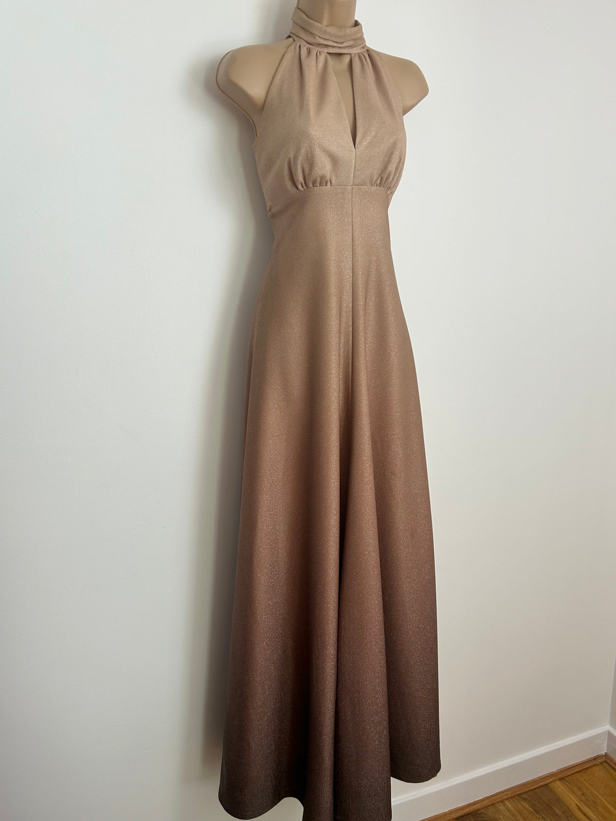 Vintage 1970s Size 6-8 Gold Ombre Sleeveless Keyhole Lurex Occasion Maxi Dress