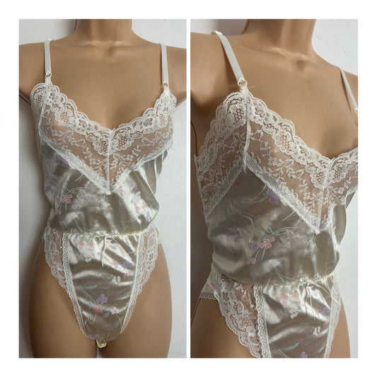 Vintage Pretty Size 10 Ivory White Pastel Pink & Lilac Floral Lace Trim High Cut Teddy Bodysuit