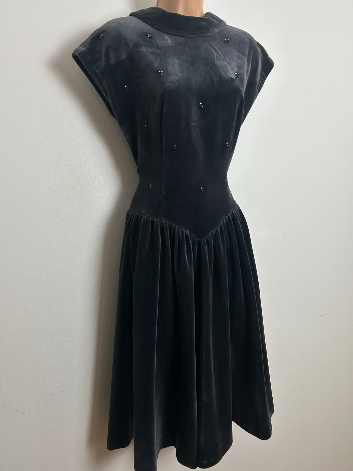 Vintage Late 1950s Size 10-12 Dark Grey Velvet Bead & Diamante Embellished Button Back Dress