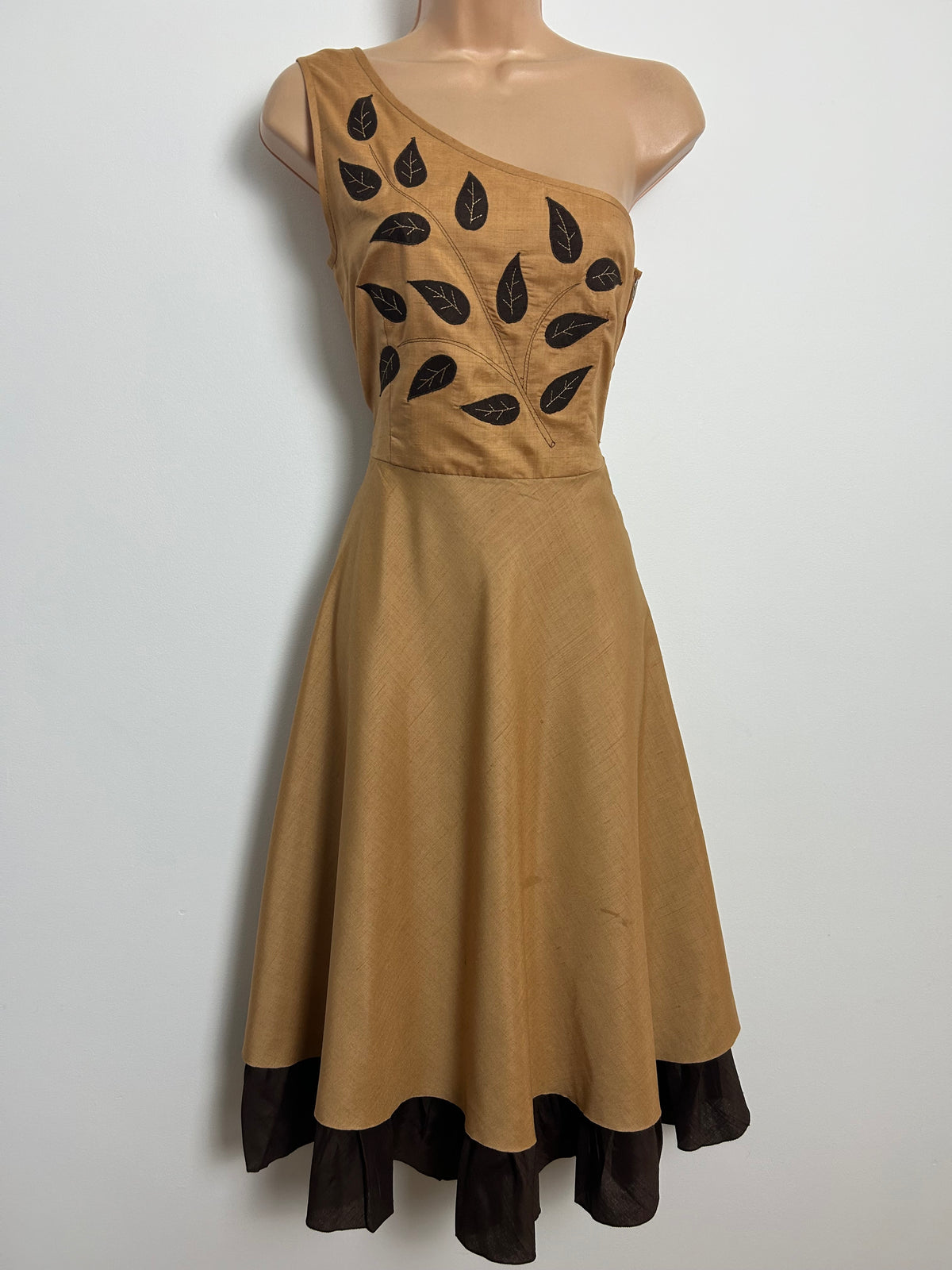 Vintage 1970s Size 8 Brown Tones Leaf Applique Detail One Shoulder Fit & Flare Dress
