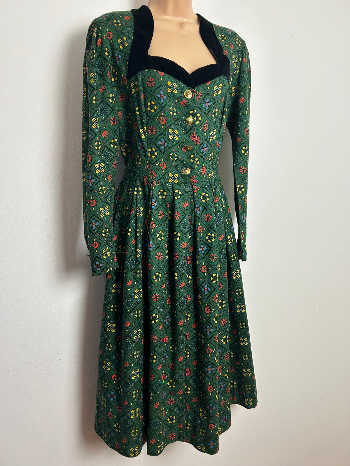 Vintage 1950s Size 12-14 Green Red Yellow & Blue Abstract Grid Print Velvet Trim Cotton Pleated Day Dress