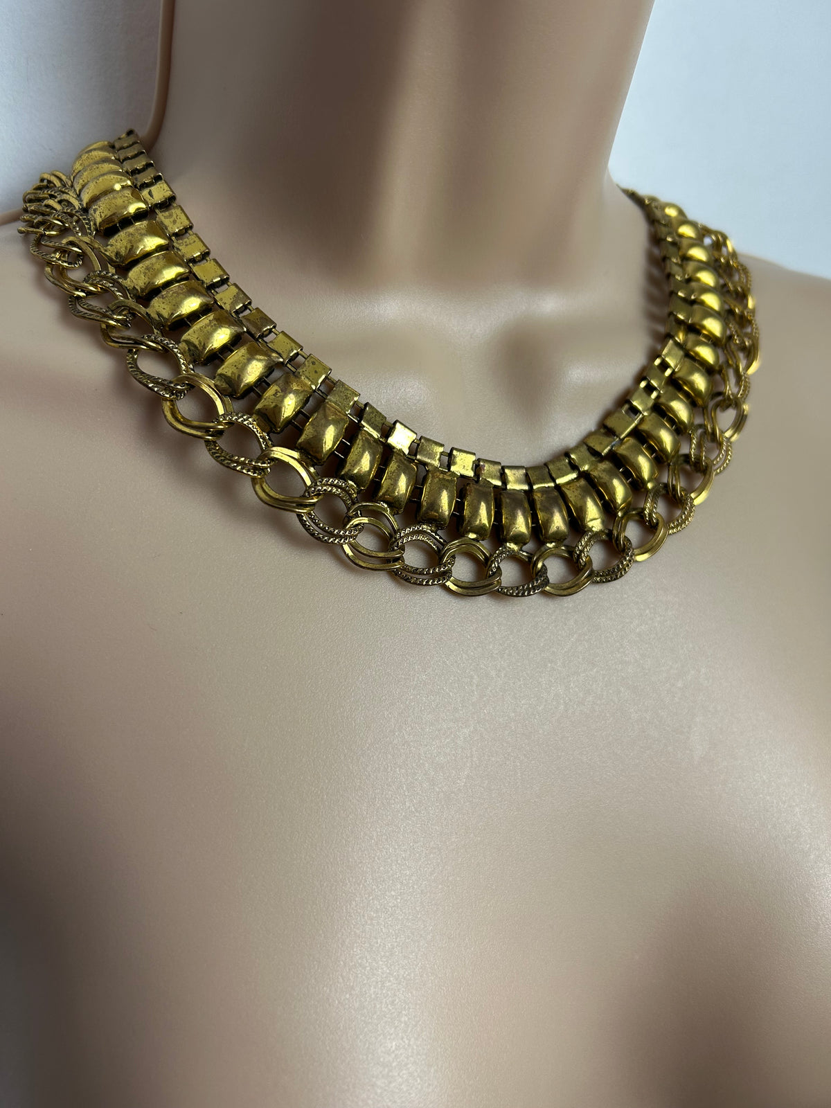 Vintage 1970s Gorgeous Gold Tone Semi Chunky Statement Choker Necklace