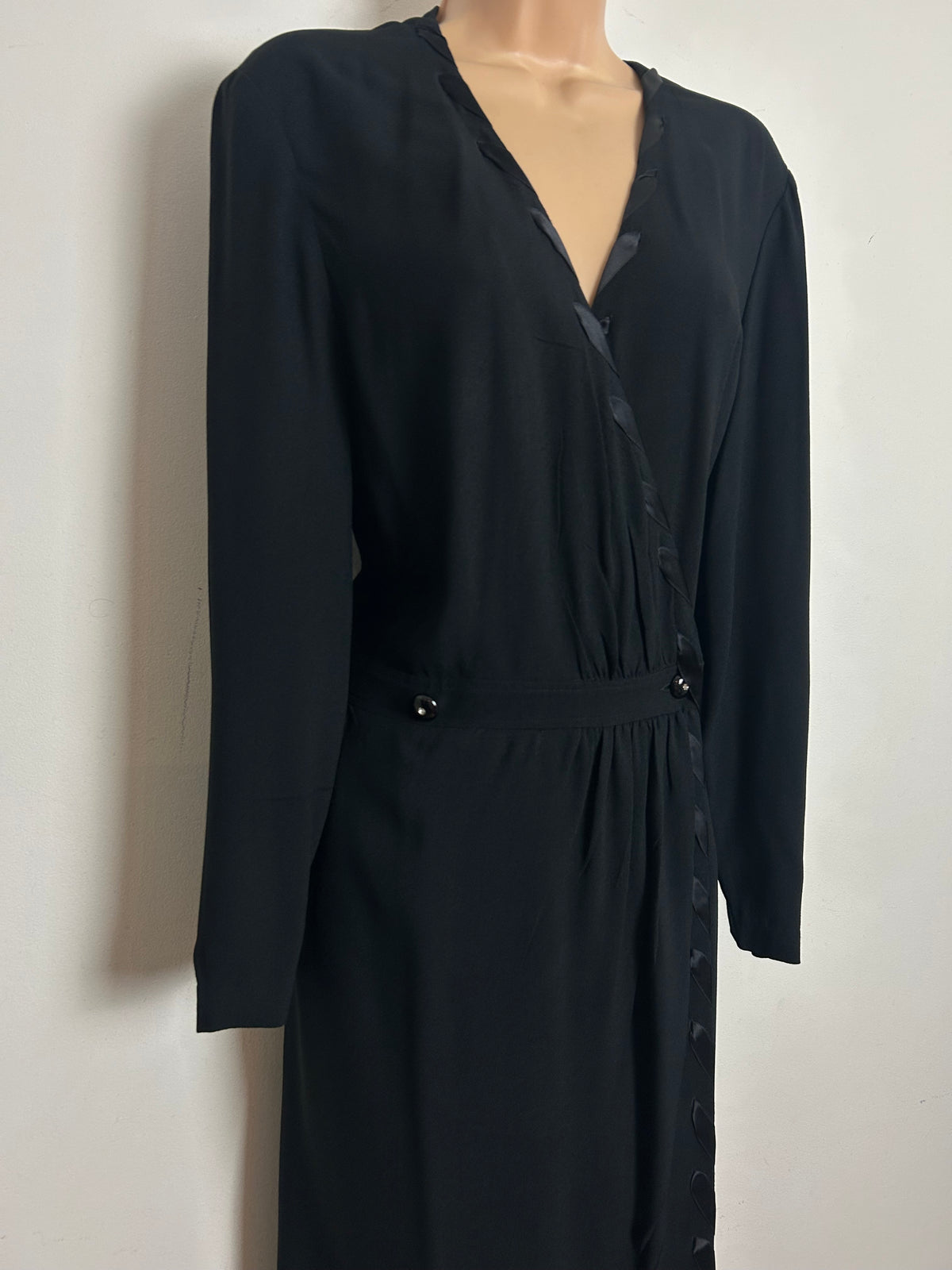 Vintage 1980s VALENTINO MISS V Size 12 Black 1940s STYLE Ribbon Trim Wrap Dress