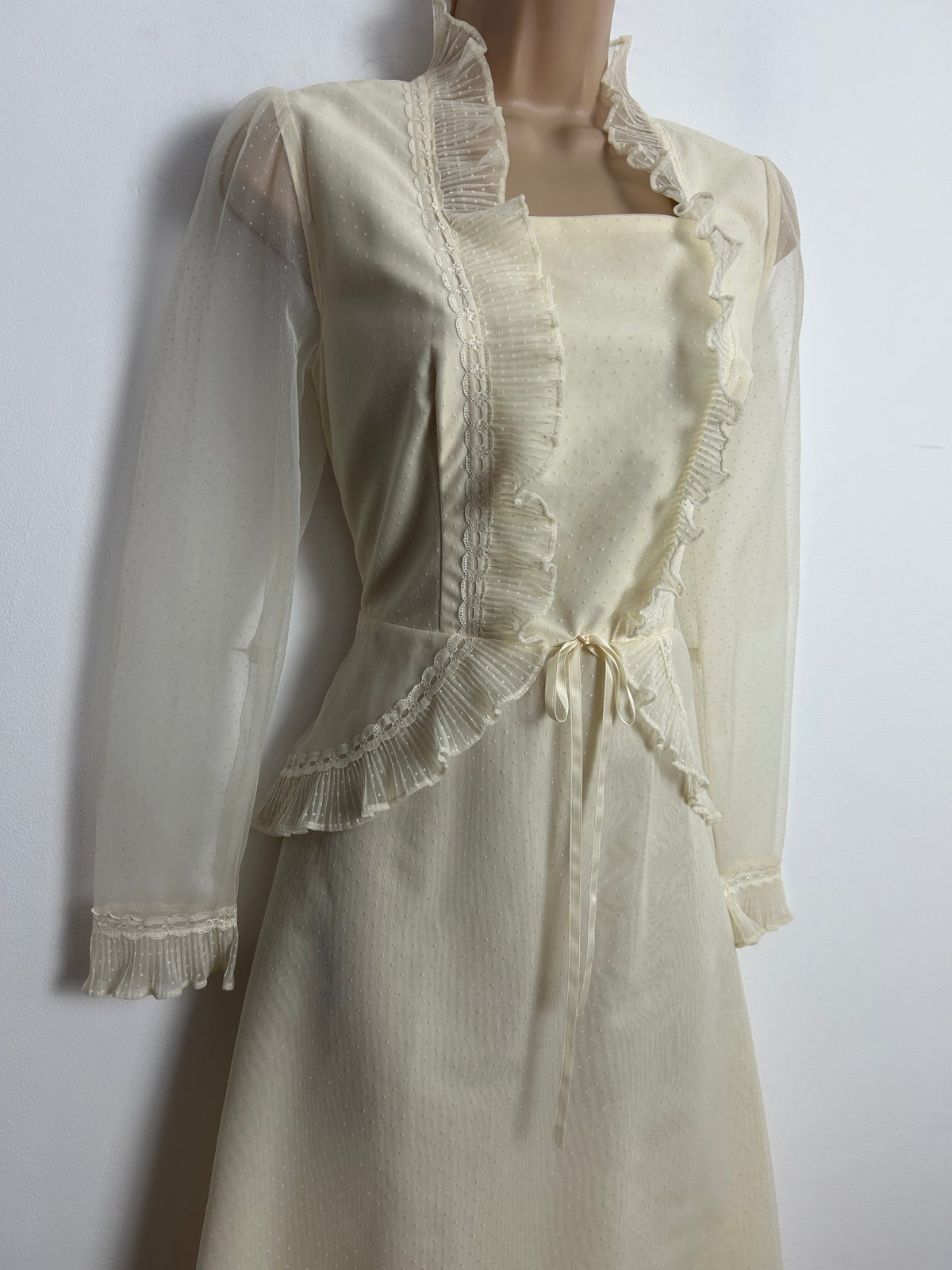 Vintage 1970s Size 10 Cream Chiffon Ruffle & Peplum Long Sleeve Occasion Dress